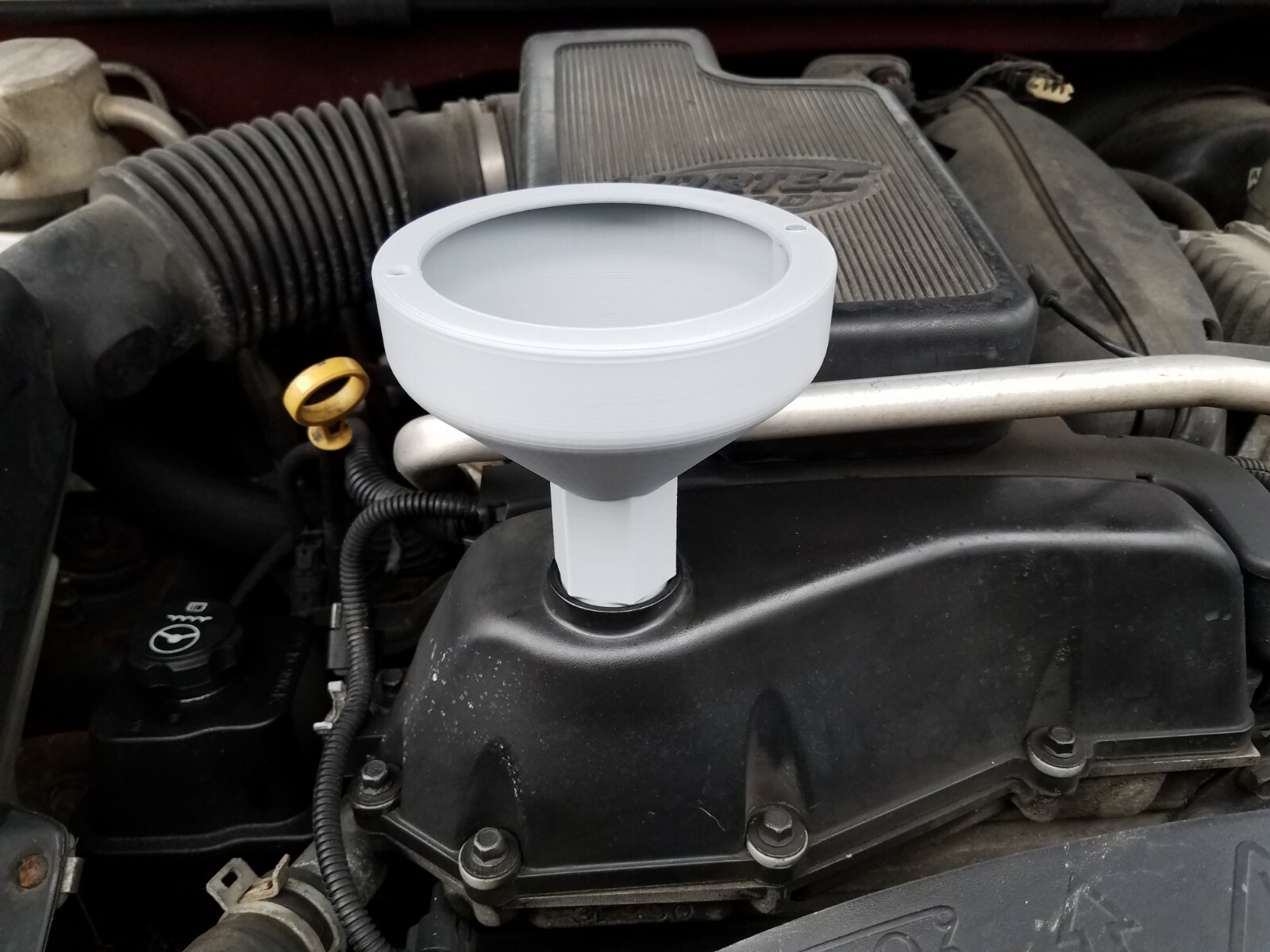 No Spill Locking Oil Funnel for GM Cars/Trucks – Vented High Flow & Magnetic!