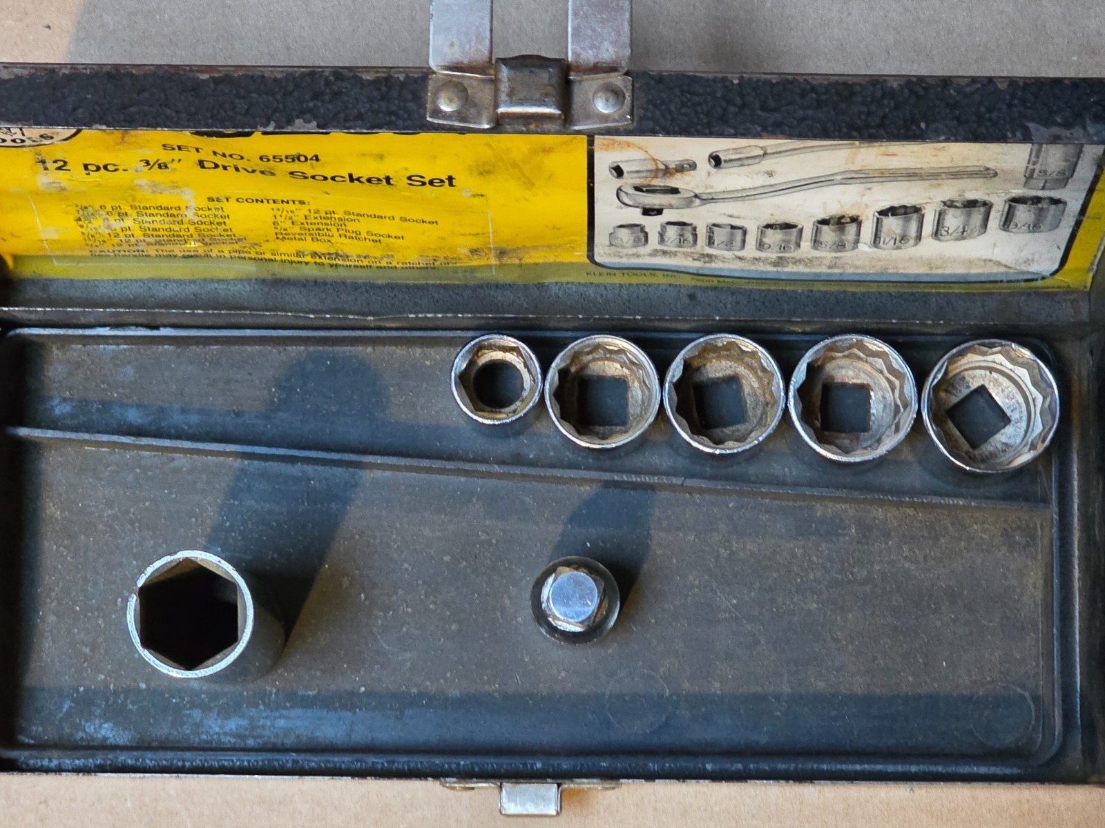 Klein Tools 7 Piece Socket Set 3/8″ Drive #65504 SAE Extension, Metal Case USA