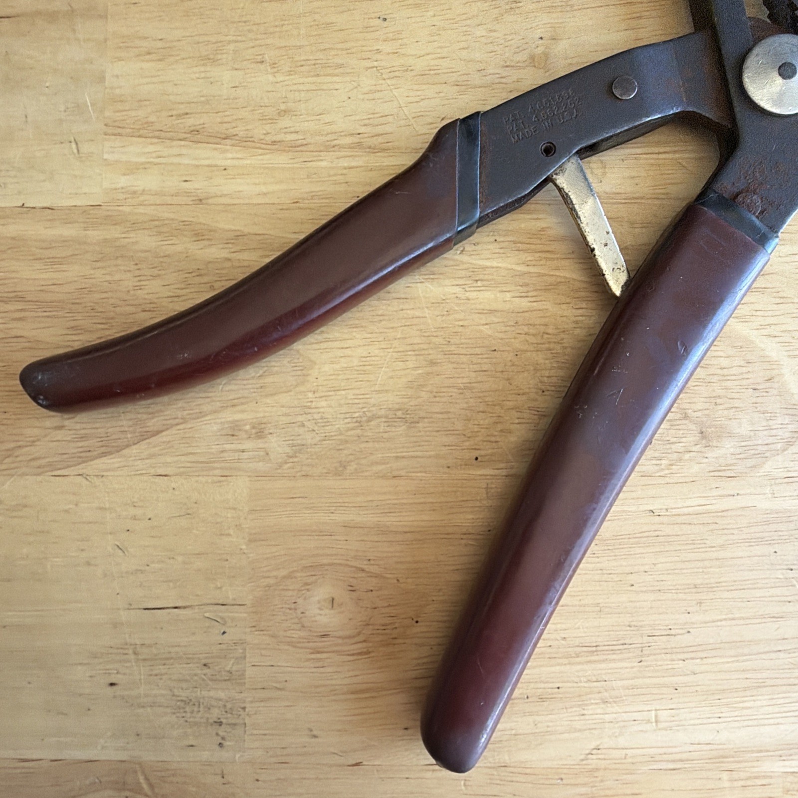 Wright Tools 9″ Long Robogrip Self Adjusting Pliers Burgandy Handle Made in USA