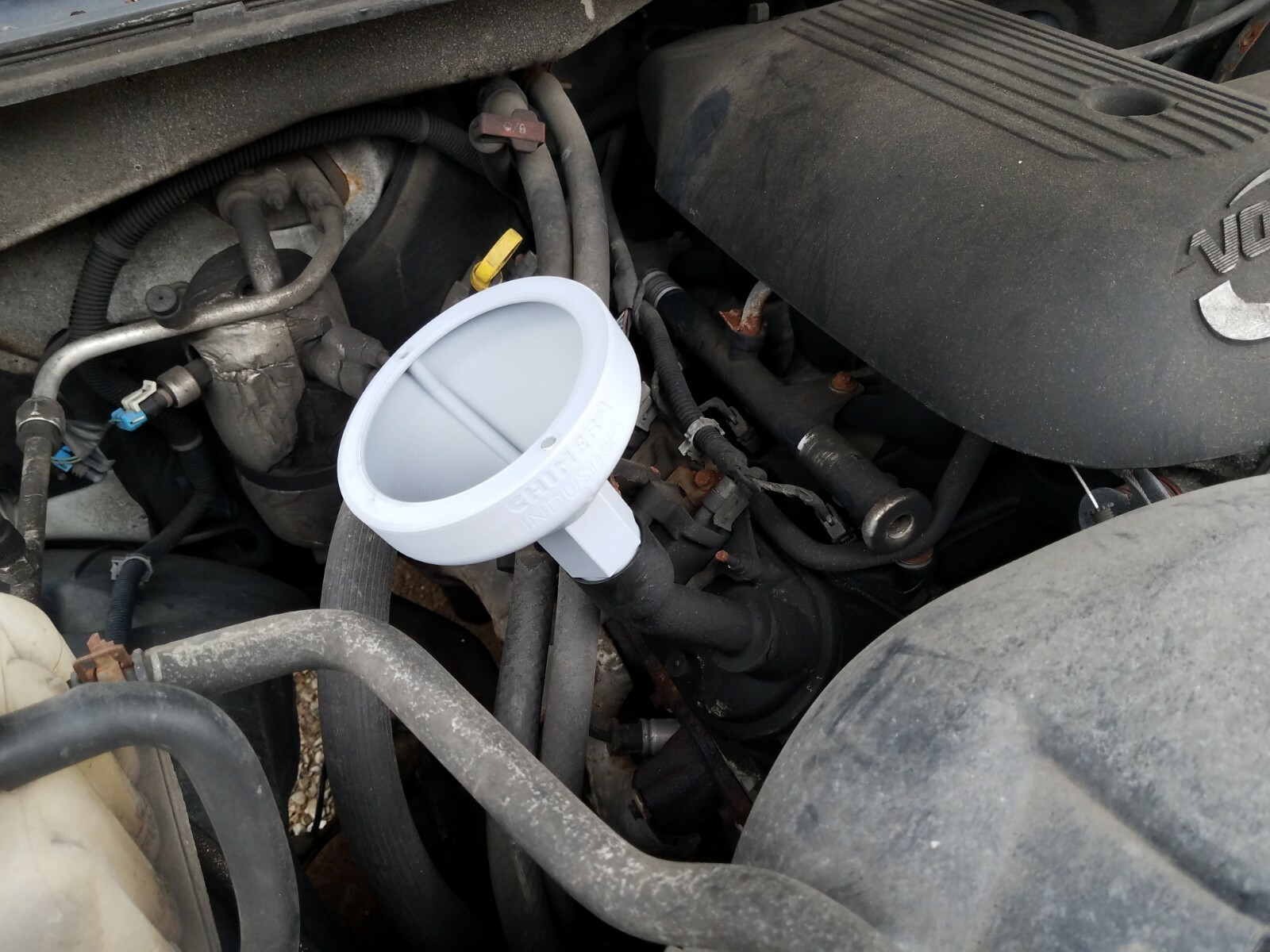 No Spill Locking Oil Funnel for GM Cars/Trucks – Vented High Flow & Magnetic!