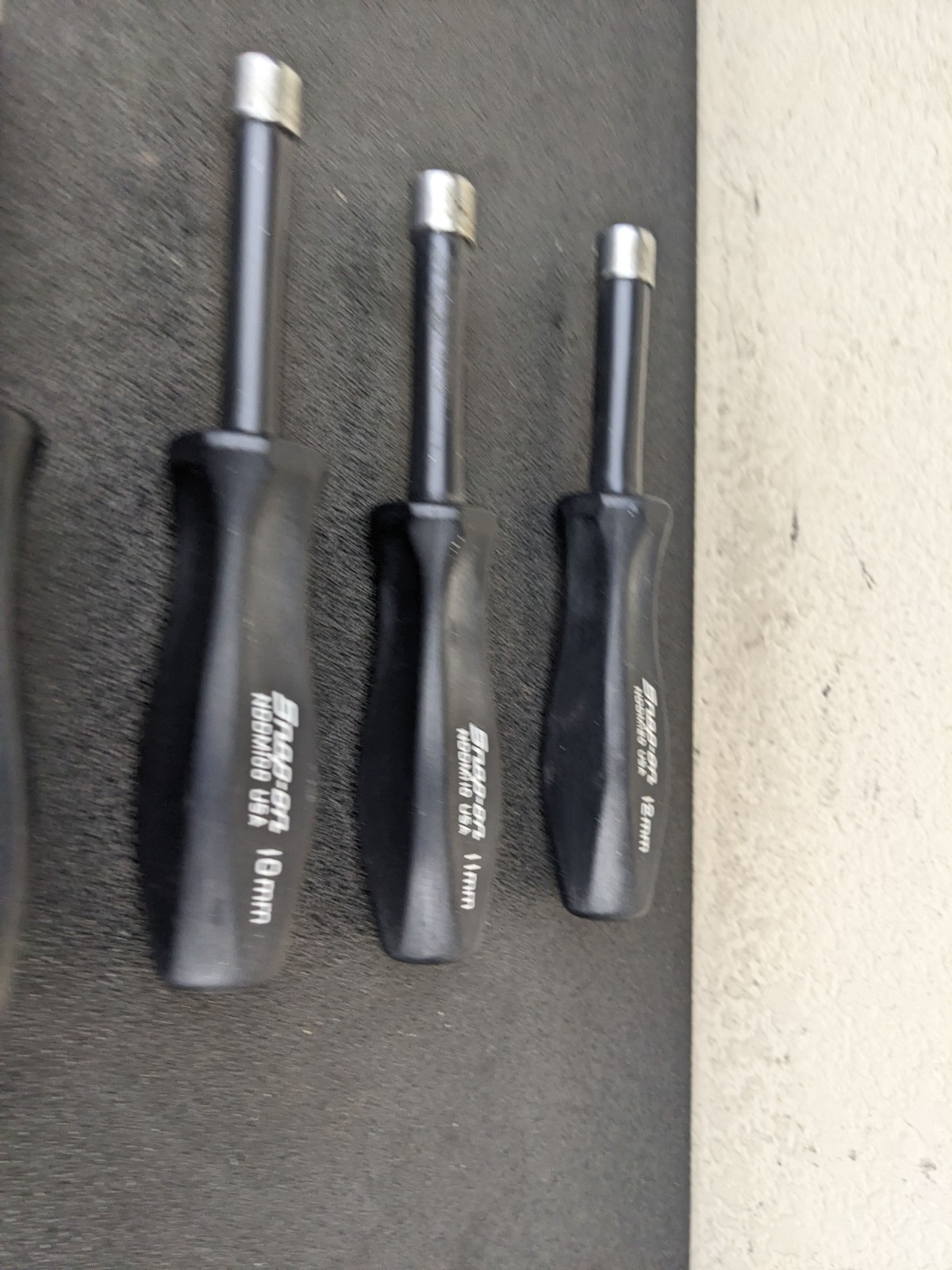 #bo023 Snap On Tools 7PC METRIC 6PT BLACK HARD INSULATED NUT DRIVER SET 6-12MM