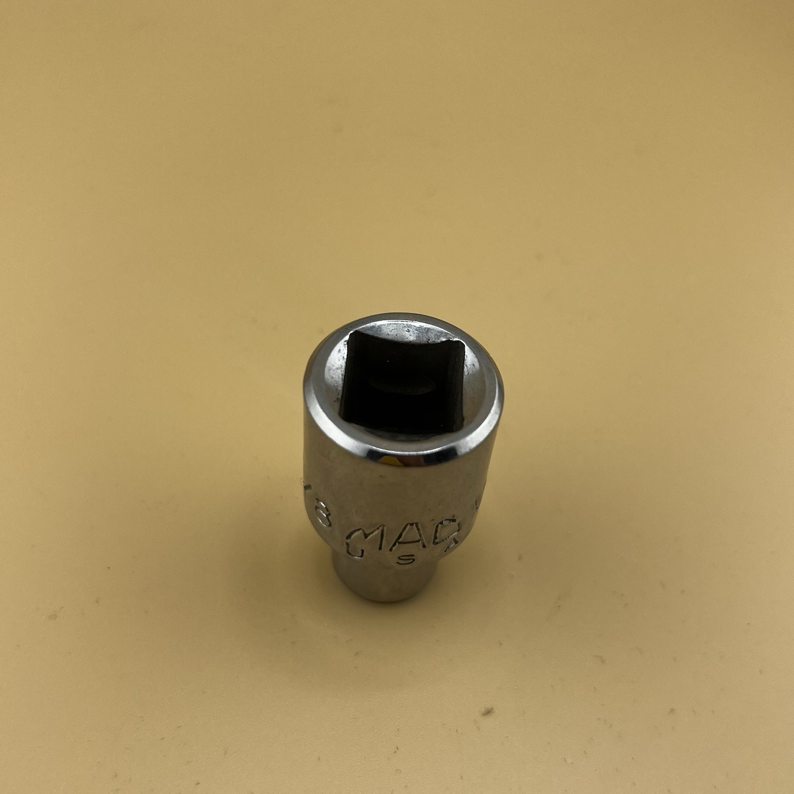 Mac Tools 1/2″ Drive 3/8″ 12PT SAE Shallow Chrome Socket USA V122R