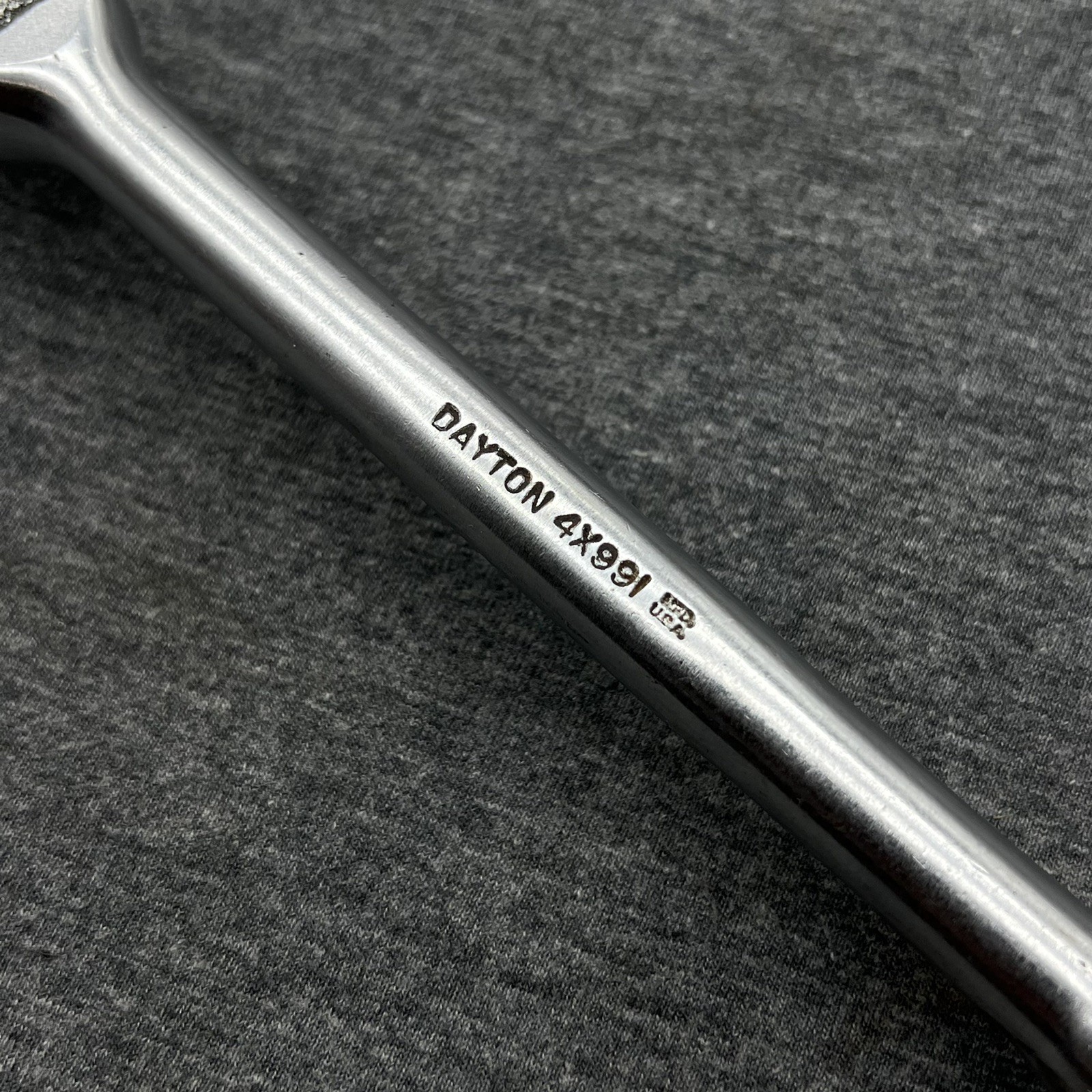 Dayton 11″ Flex Head Ratchet 3/8″ Drive Knurled Handle 4×991 USA