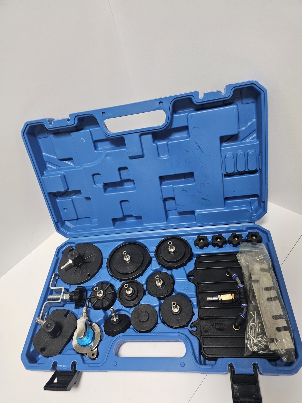 Universal Master Cylinder Brake Bleeder Adaptor Set Brake Fluid Bleeding Tools