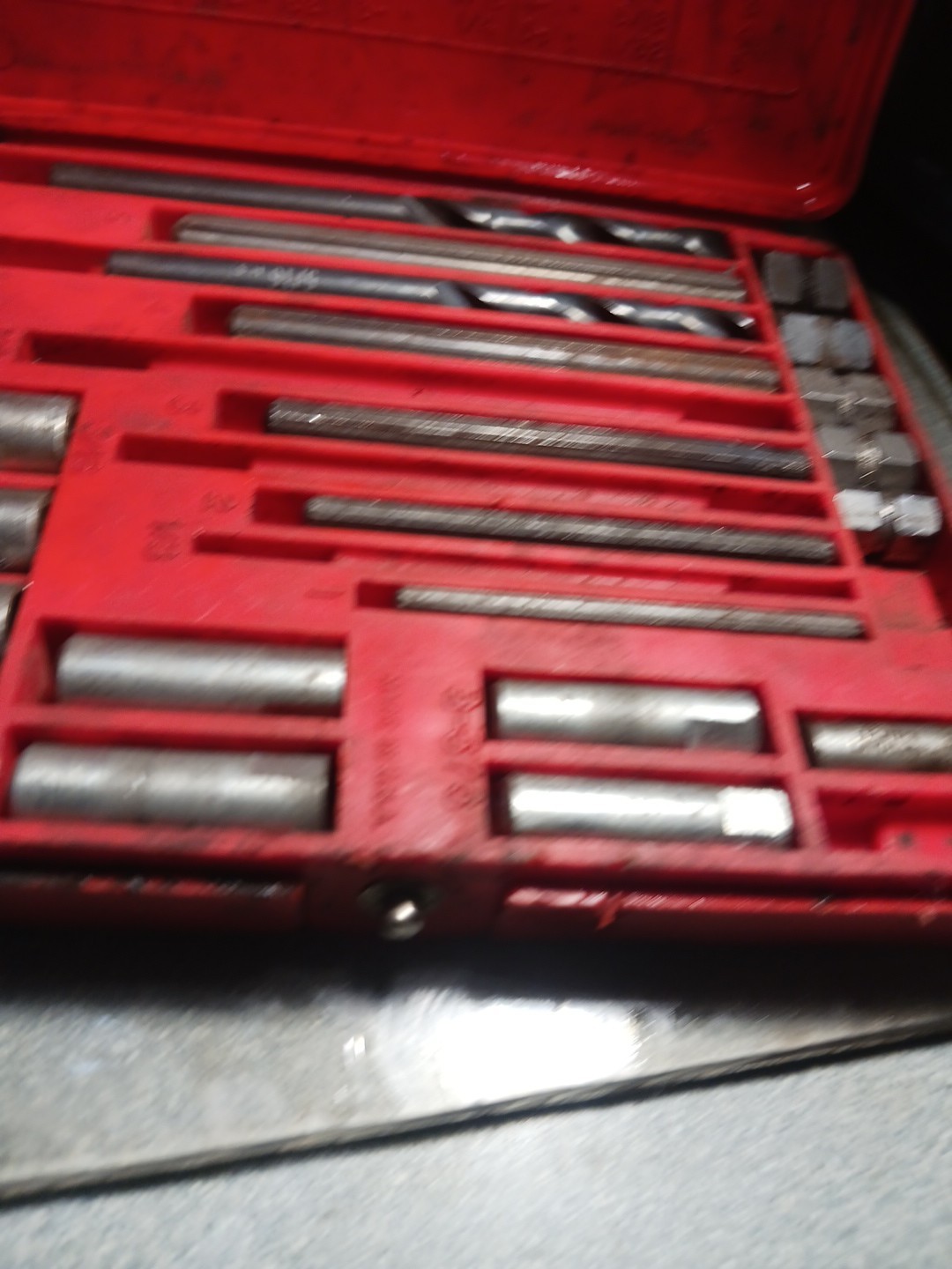 MAC Tools SE10 Screw Extractors Set 22 Pieces Red Hard Case Incomplete USA