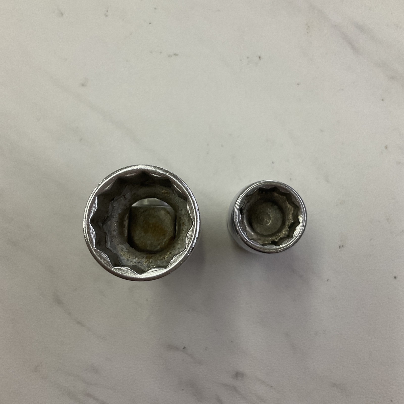 Snap-on Universal Swivel Sockets 12-Pt 3/8″ Dr USA FVU22 (11/16) & FVU14 (7/16)