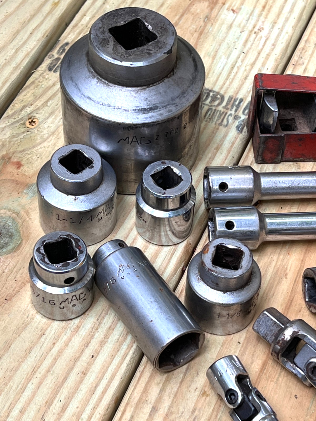 Lot of Vintage Mac Sockets with Weatherhead Set of 7 In Original Metal Case