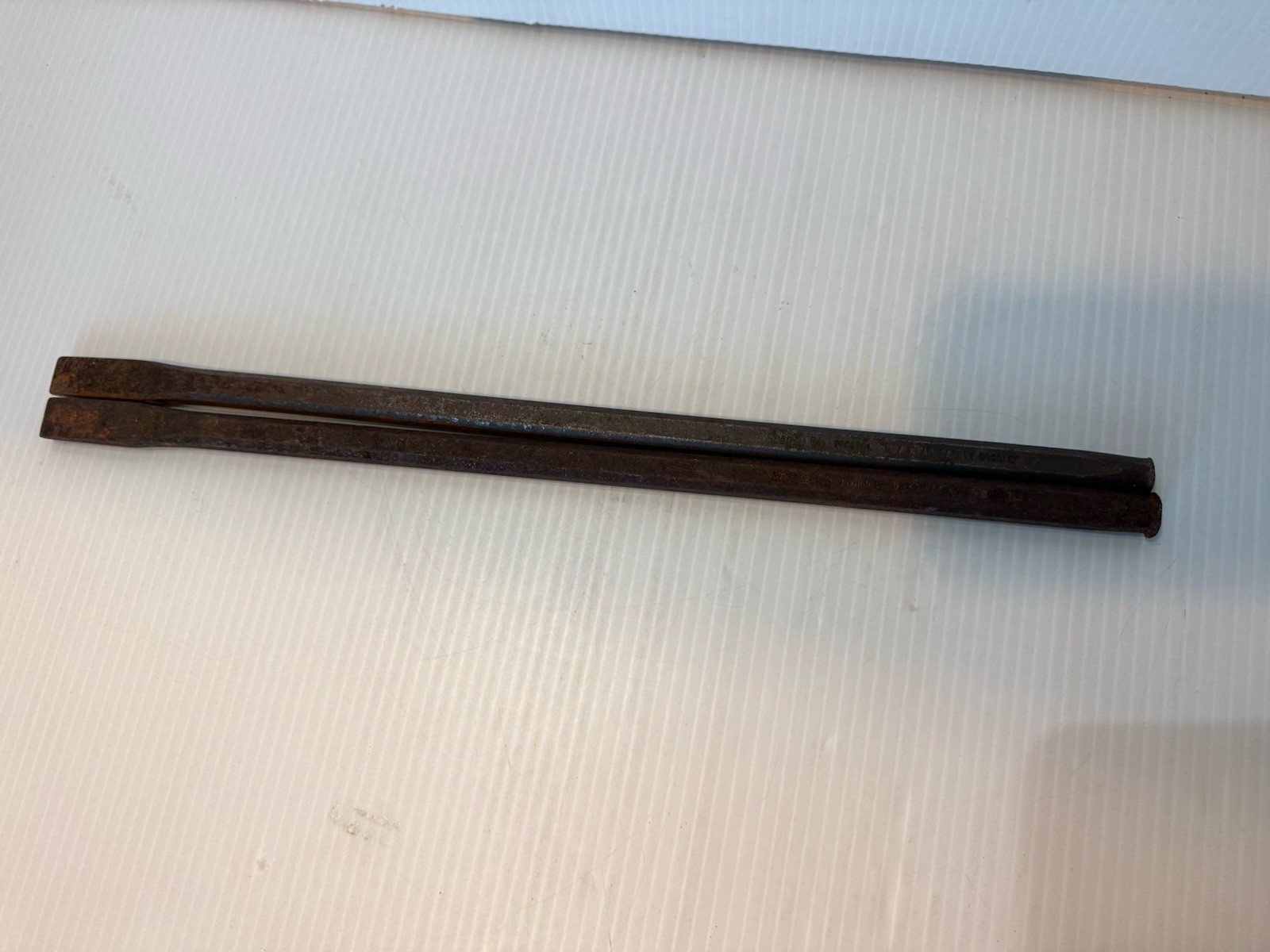 (2) Snap-On 5/8″ x 16″ flat chisel (PPC820L) Made in USA