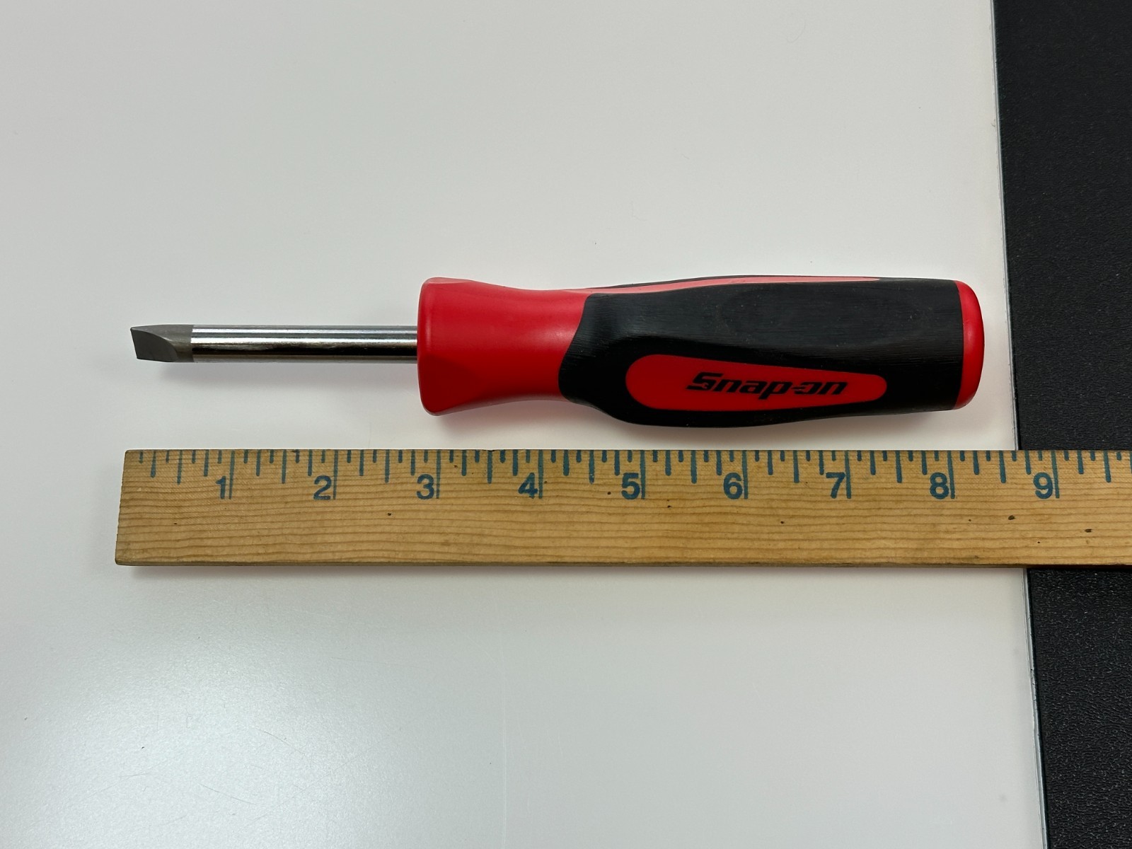 Snap-on USA Medium 3/8″ Marine Aircraft Plug FLAT Slot Screwdriver RED Soft Grip