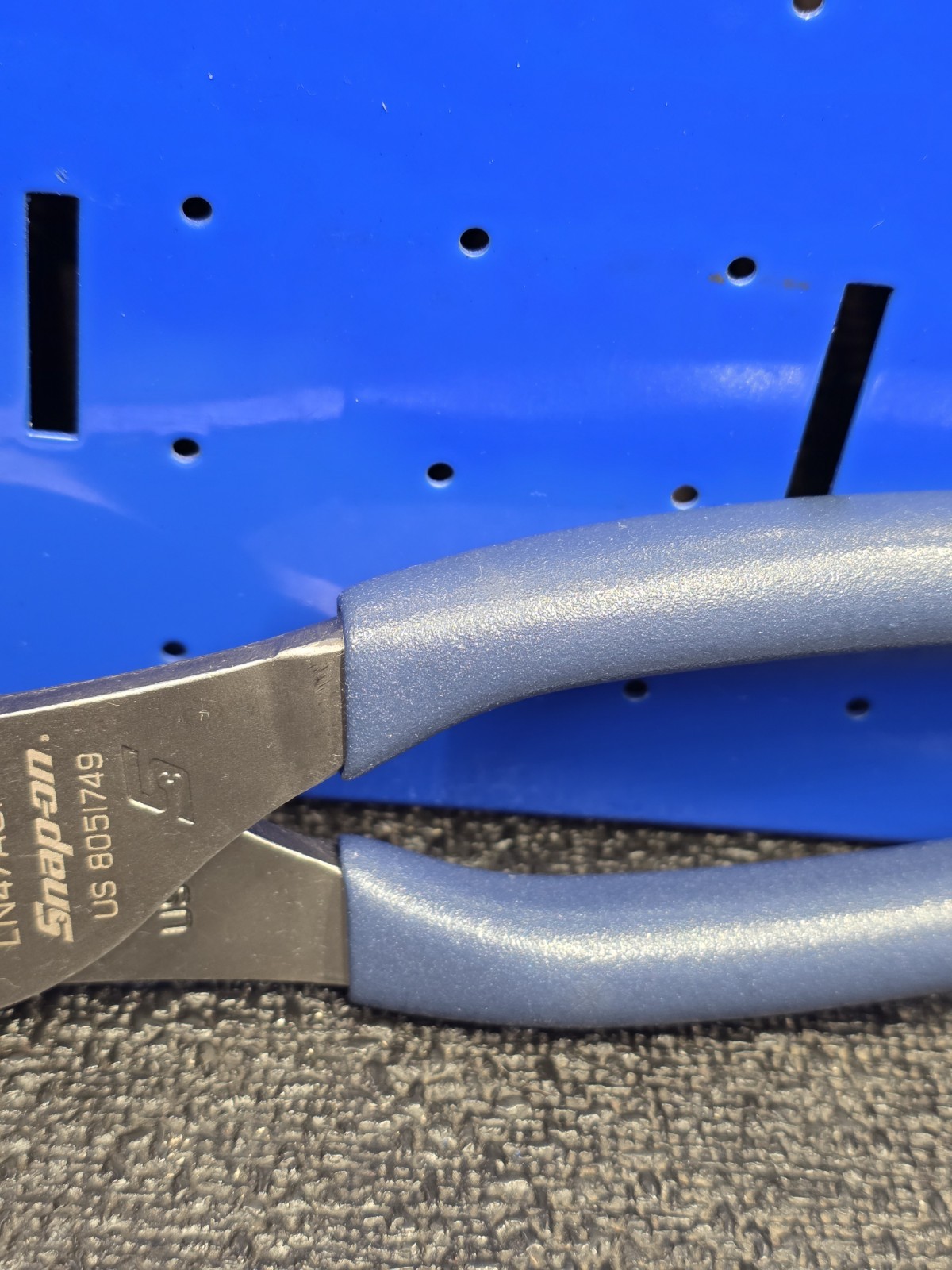 Snap-on LN47ACFMB Power Blue 9″ Soft Grip Long Nose Slip Joint Pliers NICE