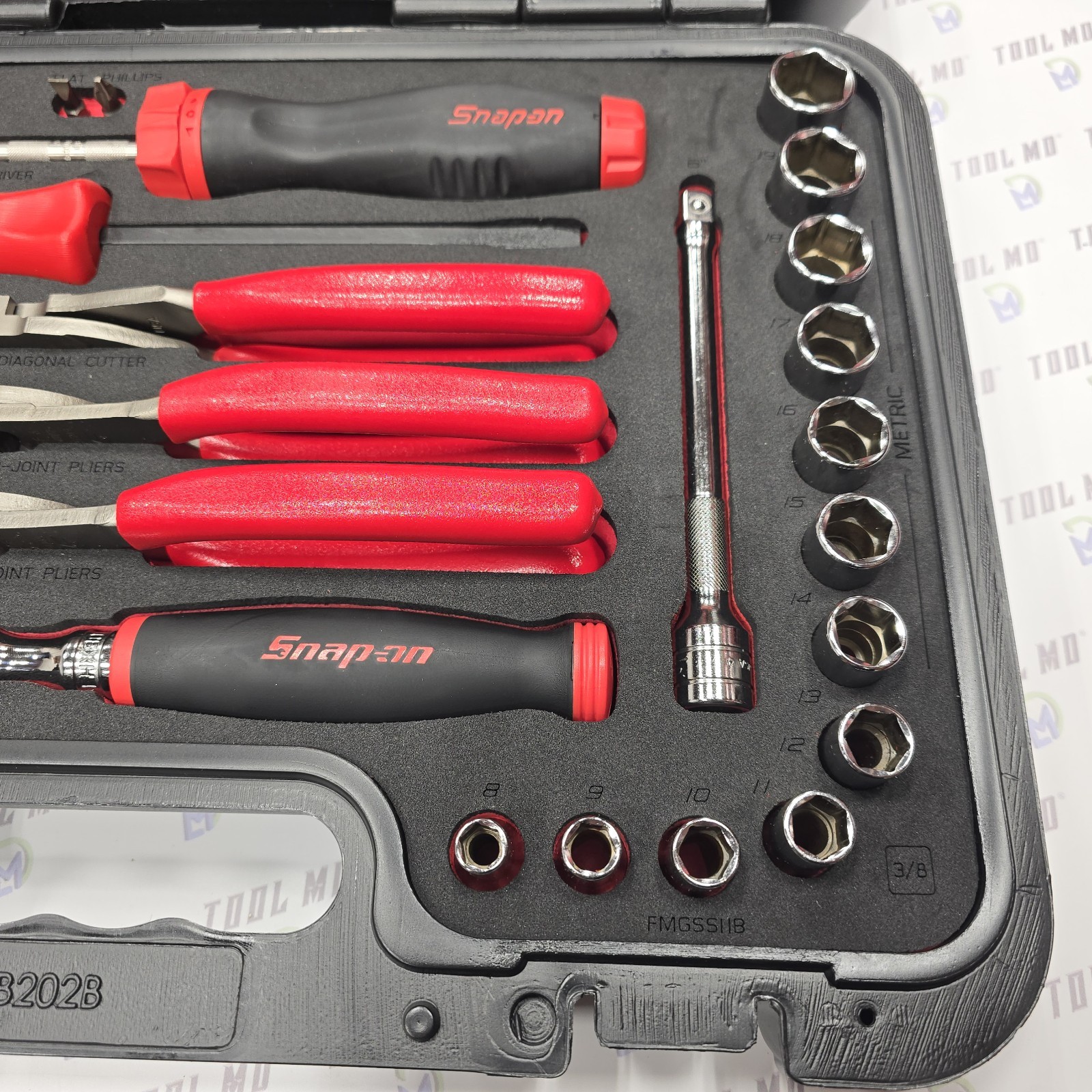 Snap-on Tools NEW 33Pc 3/8″ Drive Metric & SAE Assorted Service Set 233FSMBFR