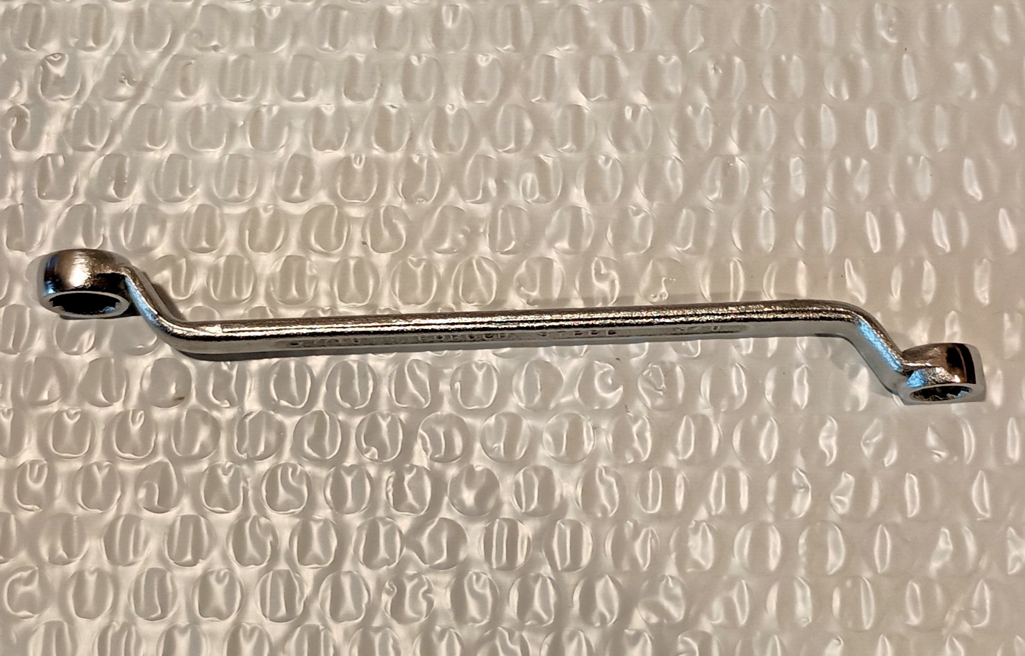 3/8 x 7/16″ DOUBLE BOX WRENCH, 6.8″ LONG, OFFSET, 12 POINT, UNBRANDED.