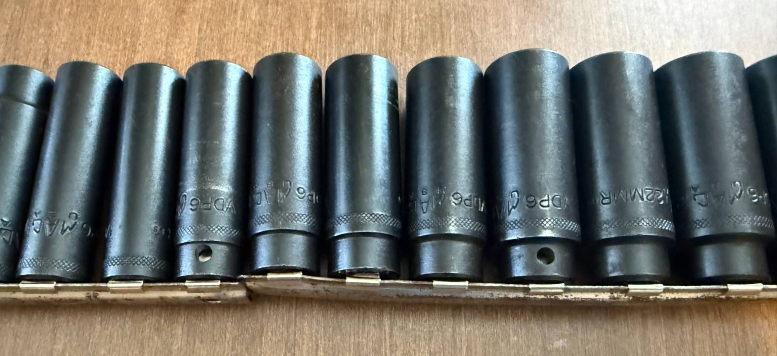 Mac Tools 24-PC. 1/2″ Dr. Metric Deep Impact Socket Set SVDPM246CBR & Tool Bag