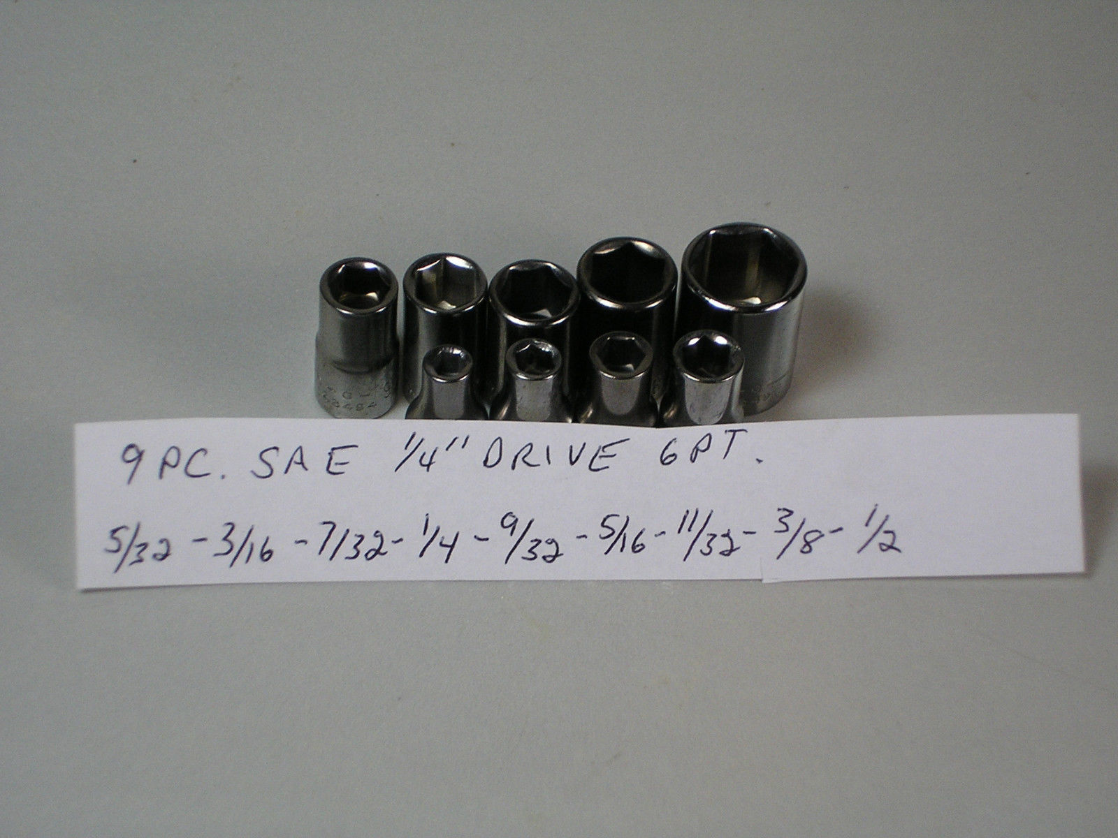 CRAFTSMAN SOCKETS – 2 SETS OF SAE SOCKETS 1/4″ AND 3/8» DRIVE 6 PT. 17 PIECES