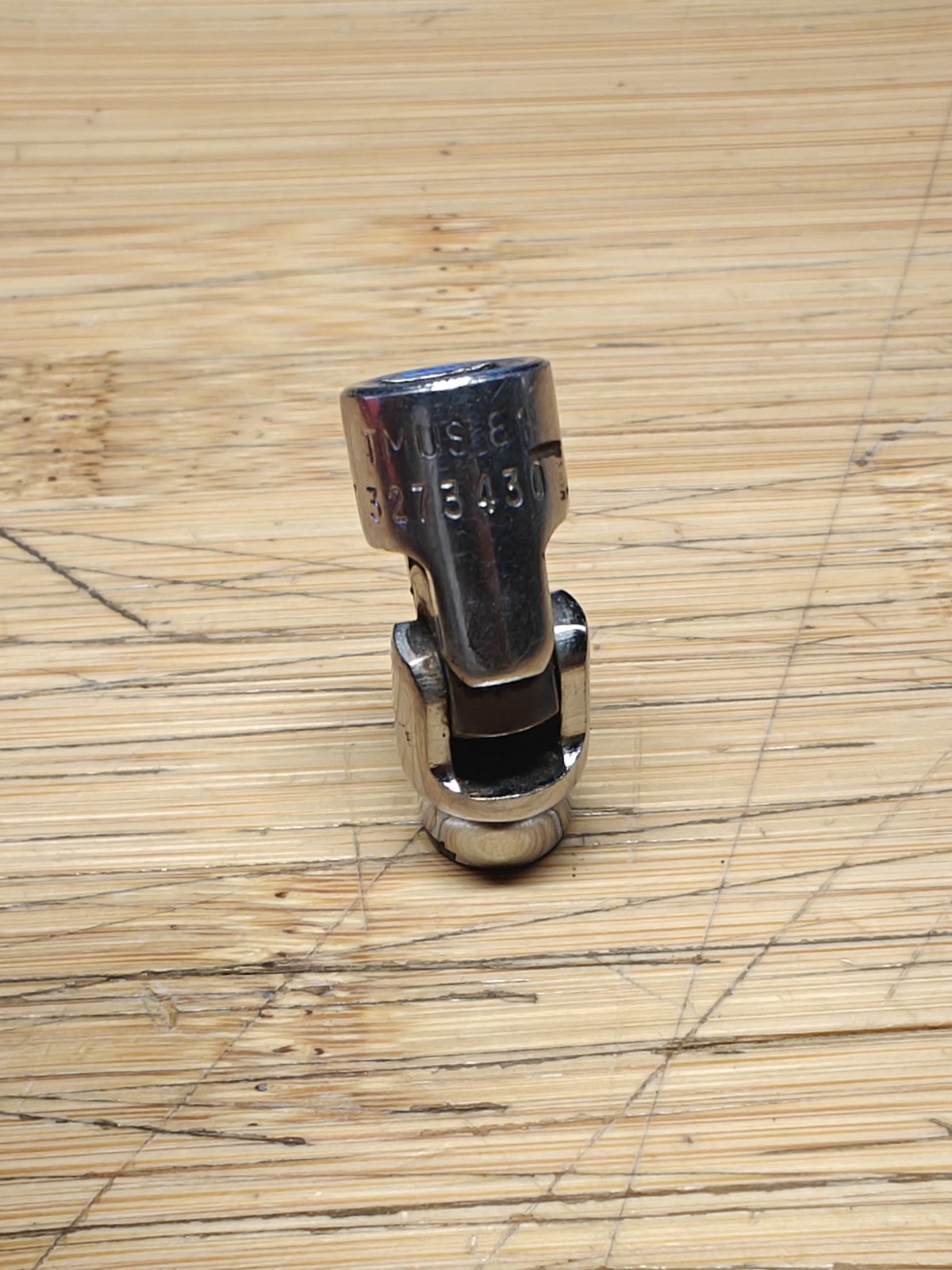 Snap On TMU141, 7/16″ Shallow Universal Socket, 1/4″ Dr 12 Pt