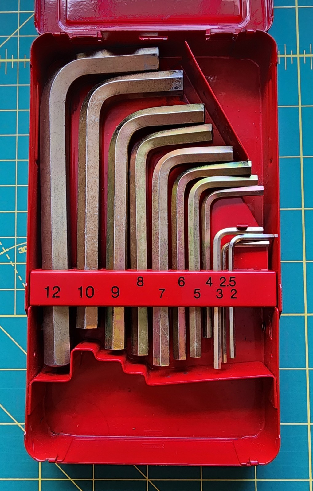 SNAP-ON AWM110BHK – 11 Pc METRIC L-KEY HEX WRENCH SET IN BHK11 STEEL CASE