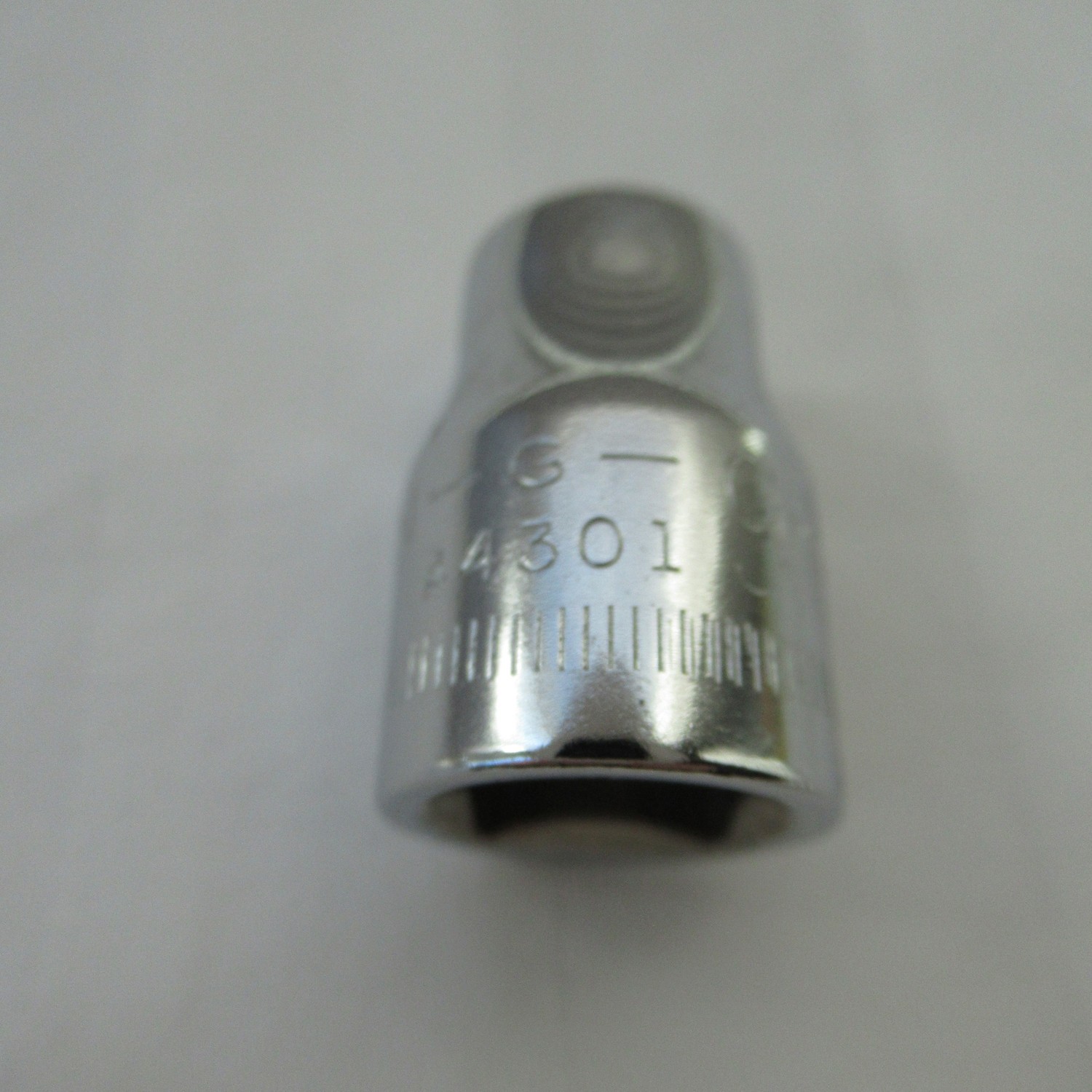 Lot of mostly Craftsman sockets metric & SAE – Very good condition
