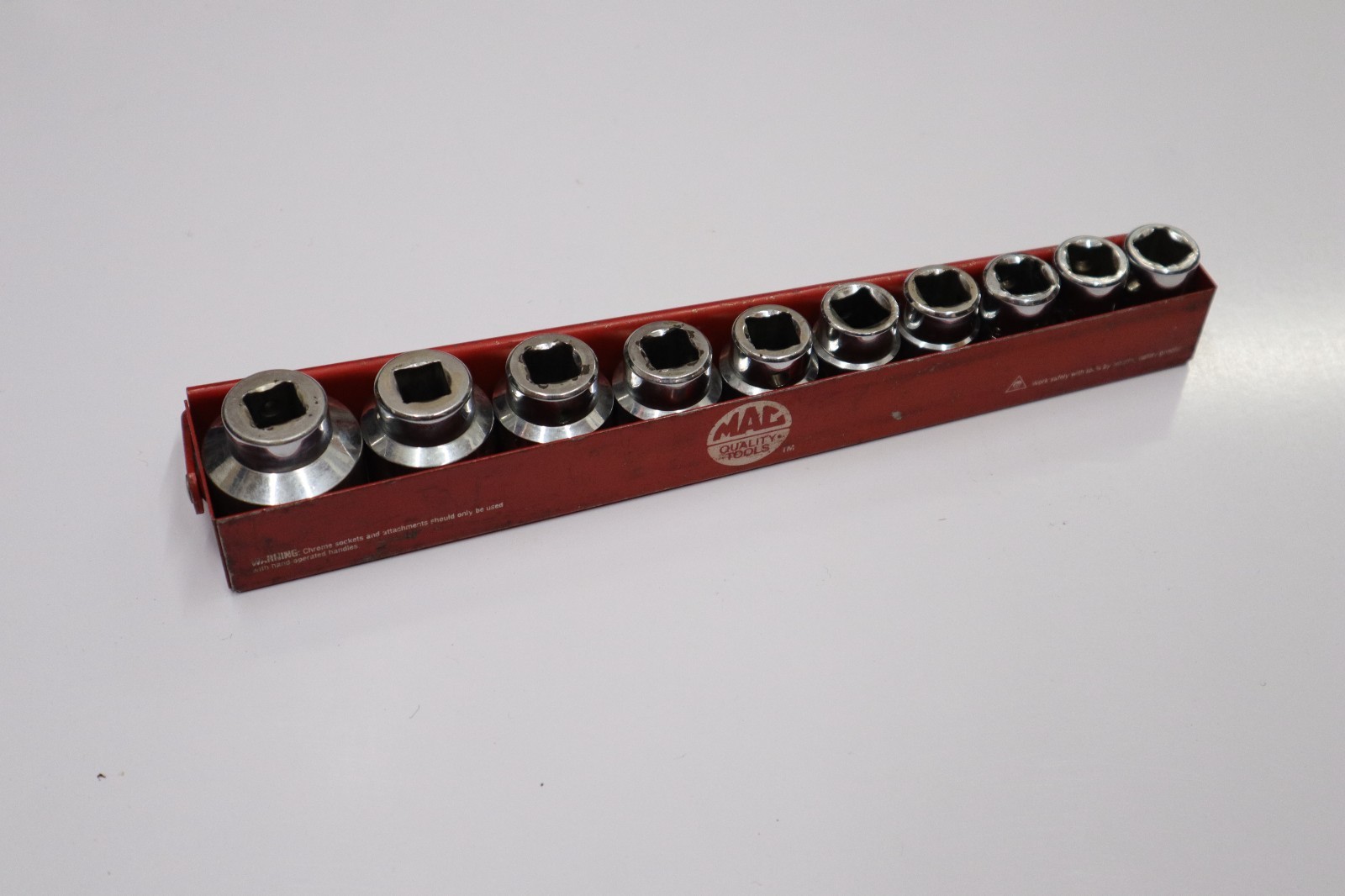 MAC TOOLS 1/2″ DR 8PC SAE 8PT CHROME SOCKET SET IN METAL TRAY #SV108TR 1/2″-1″