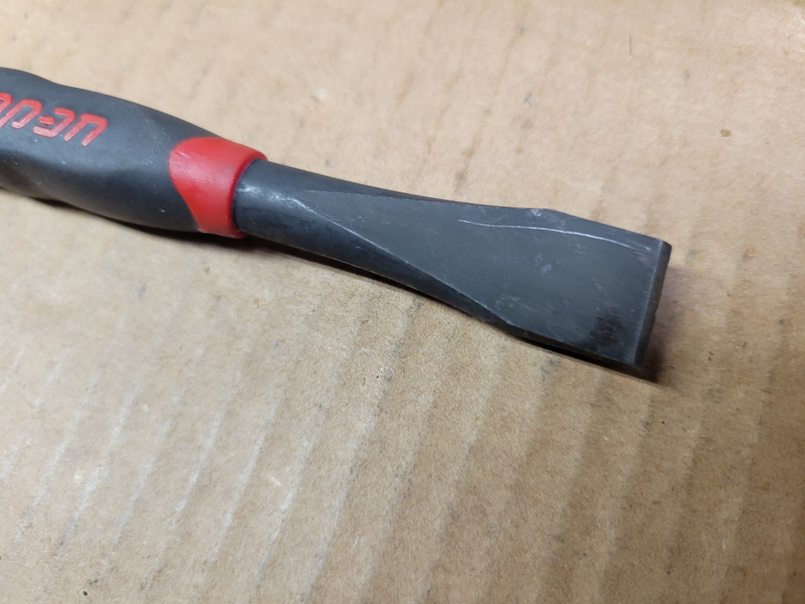 Snap On 5/8″ Flat Chisel With Red / Black Comfort Handle Grip No PCSG820
