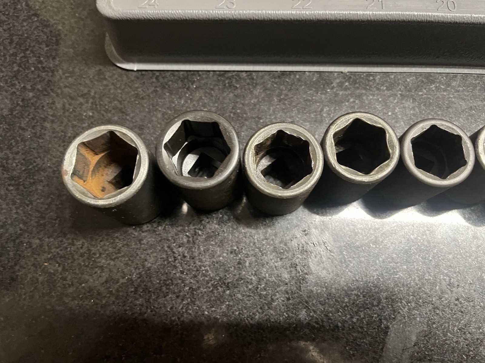 Snap On 15 pc 1/2″ Drive 6-Point Metric Flank Drive Shallow Impact Socket Set