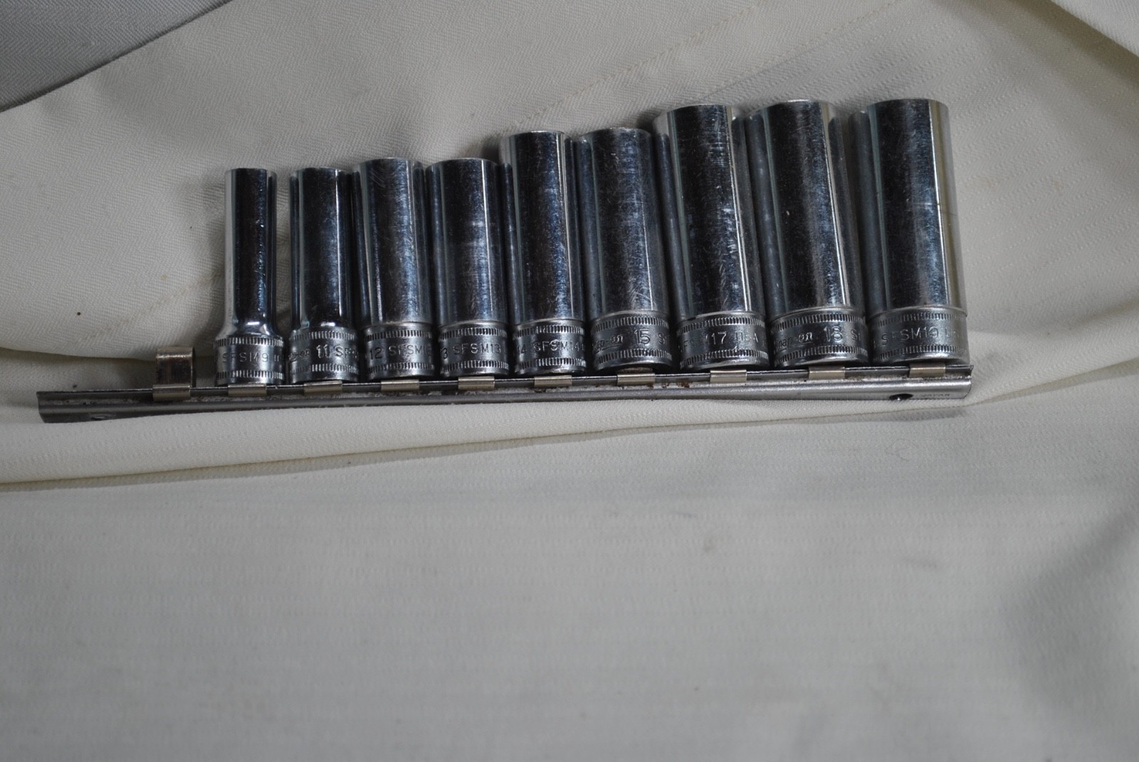 Lot of 9 Snap On 3/8″ Drive 6PT Metric Deep Chrome Socket SFSM9-SFSM19.
