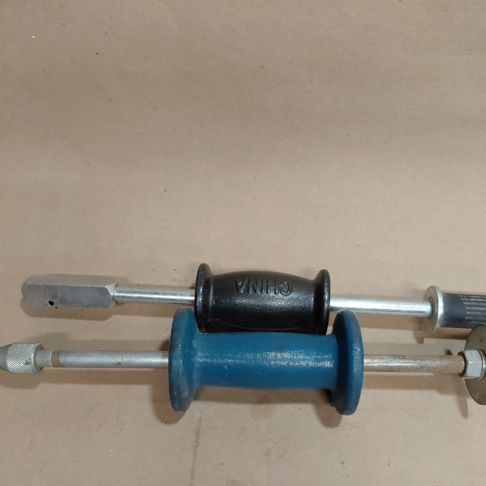 Set of 2 unbranded slide hammers. Both in good working condition.