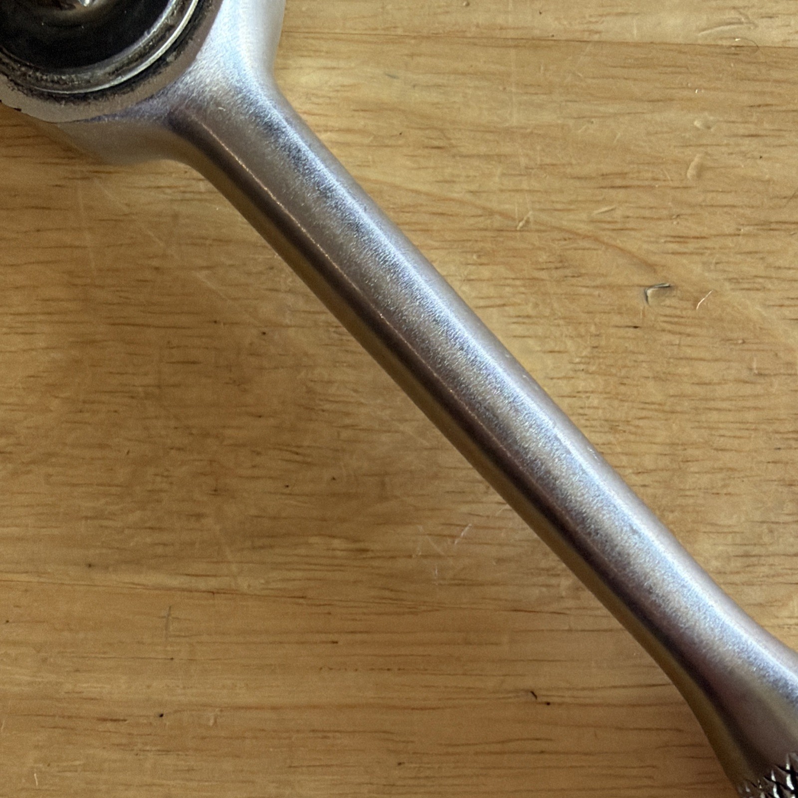 Action Tools 7-3/8″ Long Ratchet 3/8″ Drive Knurled Handl Round Head 77JA Vtg US