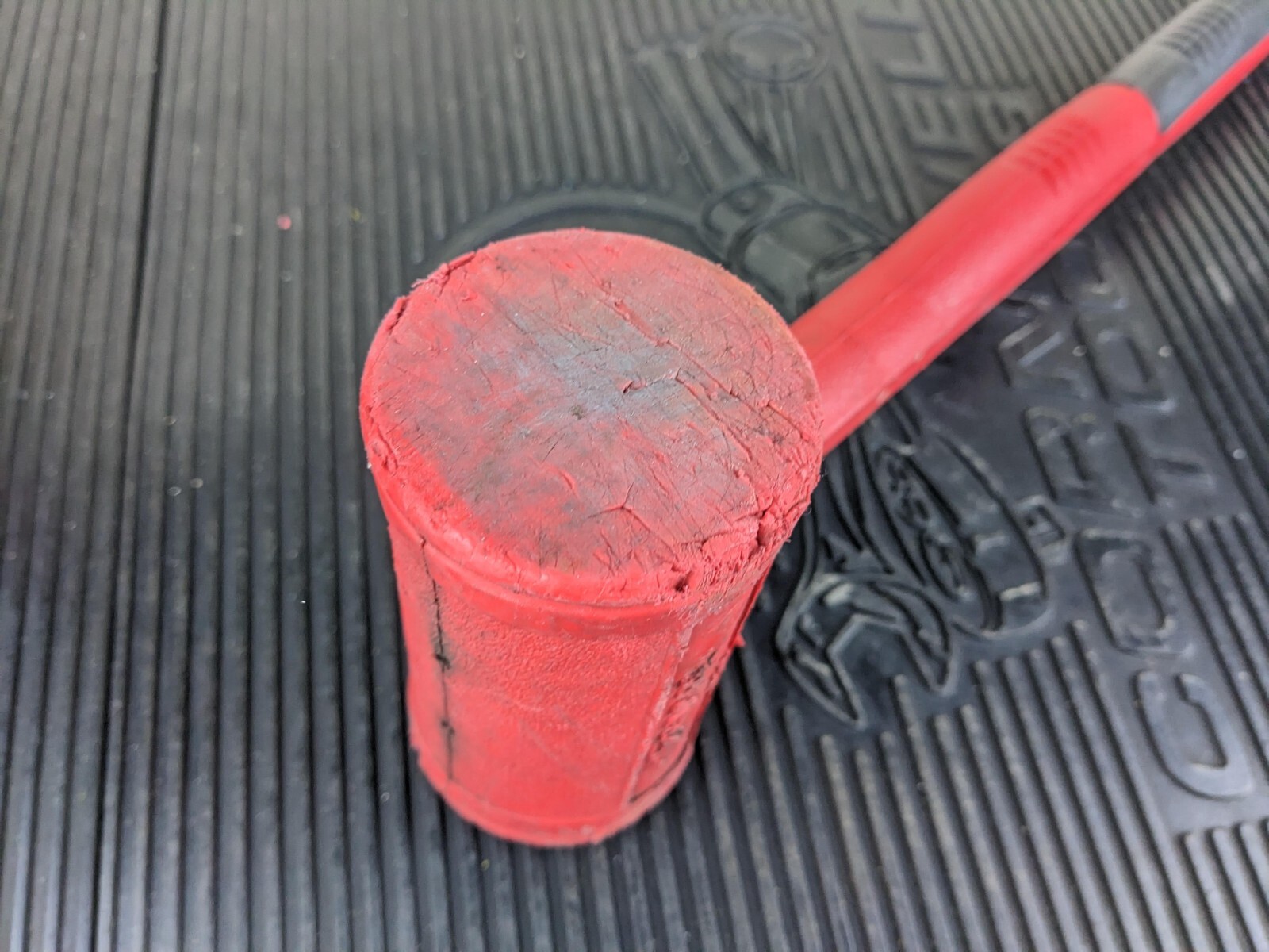 #as022 Snap-On HBFE48 Dead Blow 48-Ounce Soft Grip Hammer RED