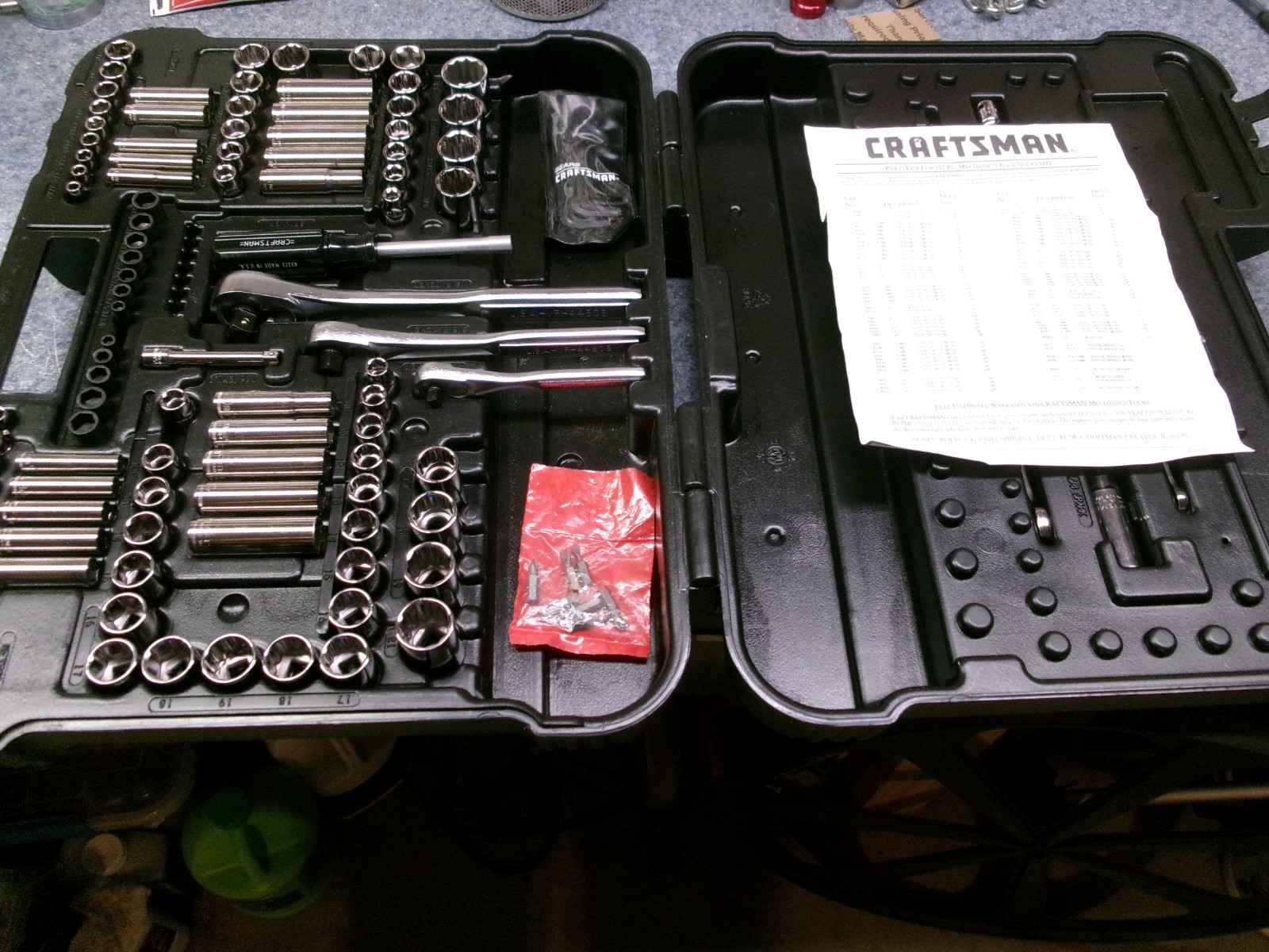 Craftsman USA 122 Piece Mechanic Tool Set with Case No 33122 Nice!