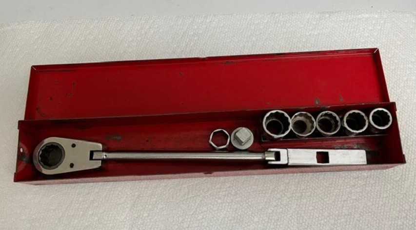 Mac Tools VRF Alignment Low Clearance Access Ratchet and Sockets with METAL Case