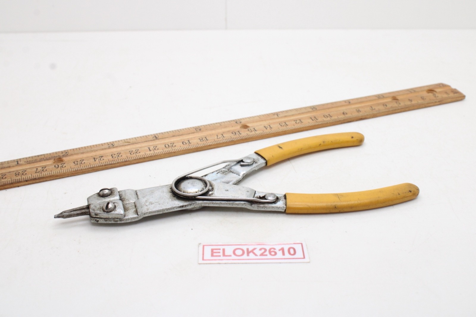 Unbranded 7″ Yellow Rubber Handle Spring Loaded External Snap Ring Pliers USA