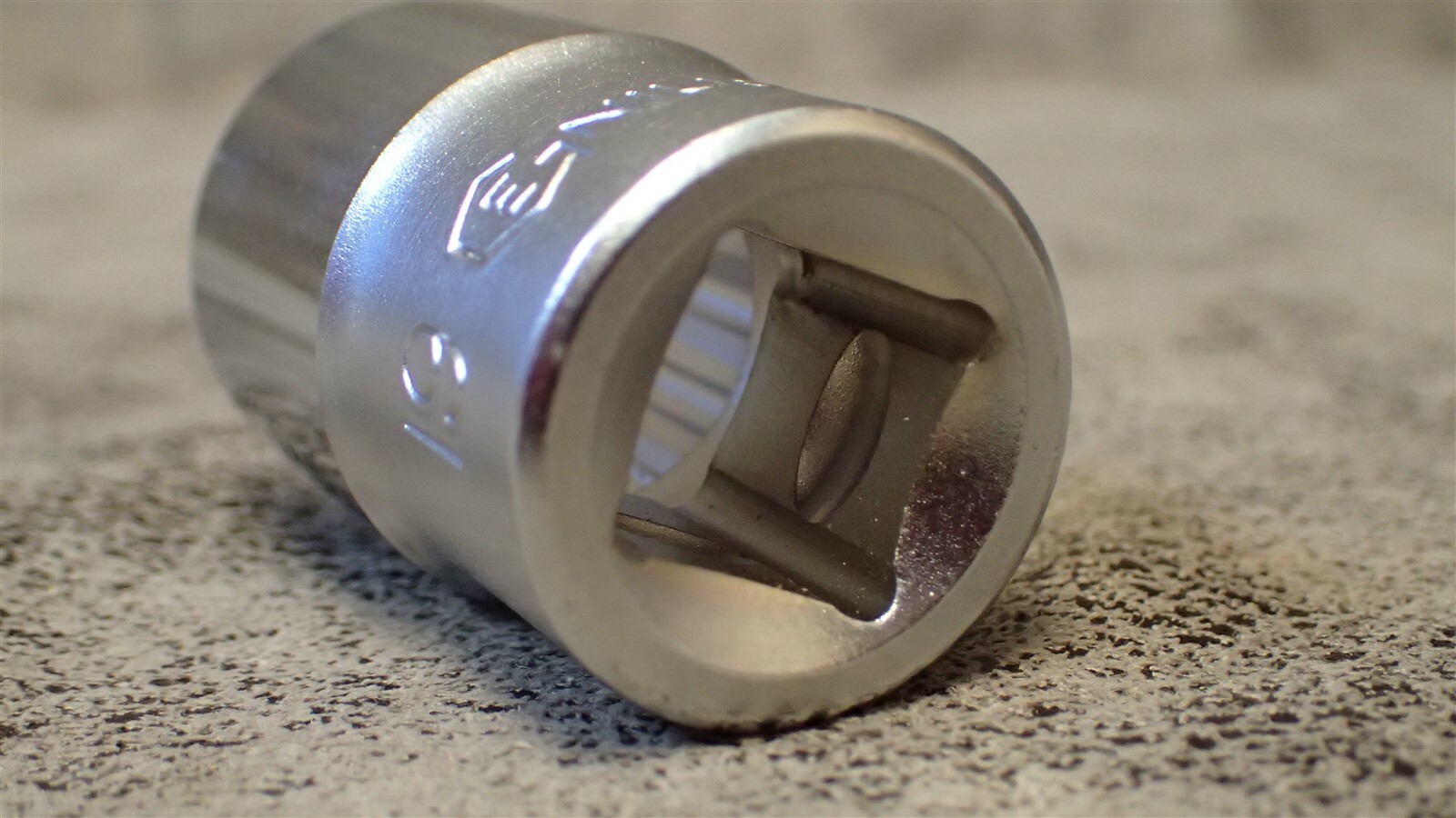 433819 GENIUS 1/2″ Drive, 19mm Standard Hand Socket, 12 pt, 1-1/2″ OAL BN100