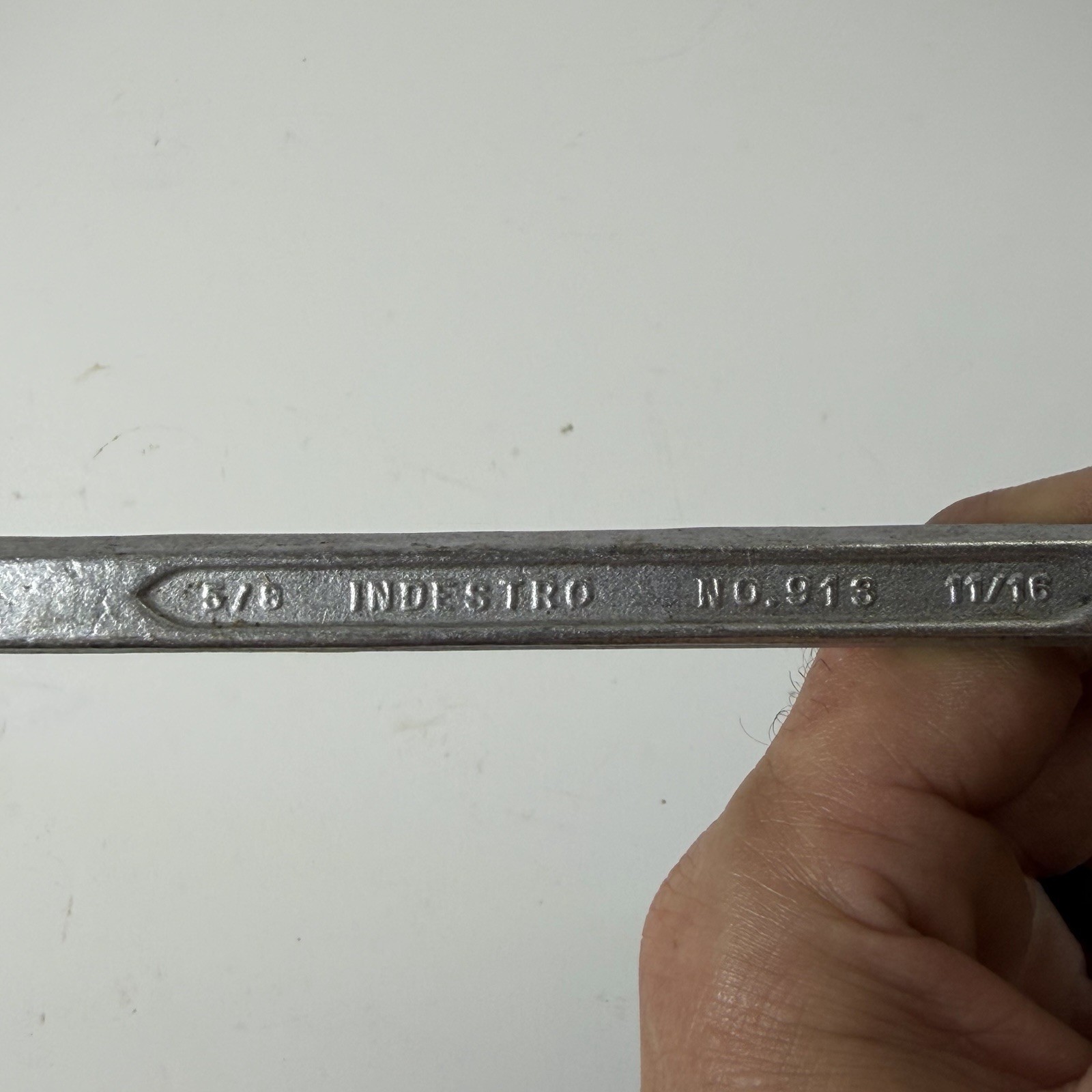 Indestro Select 5/8″-11/16″ Wrench Box End Offset SAE 12 Point #913 USA