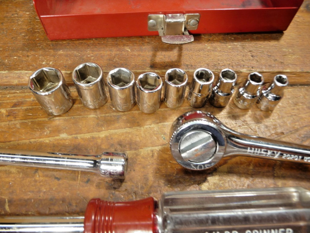 Husky USA 1/4″ ratchet socket set w Spinner Nut Driver