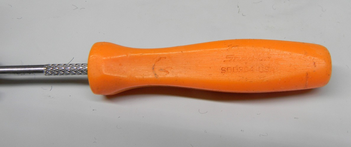 SNAP-ON 5″ LONG MINI ORANGE HARD HANDLE 1/8″ FLAT TIP SCREWDRIVER #SDD304