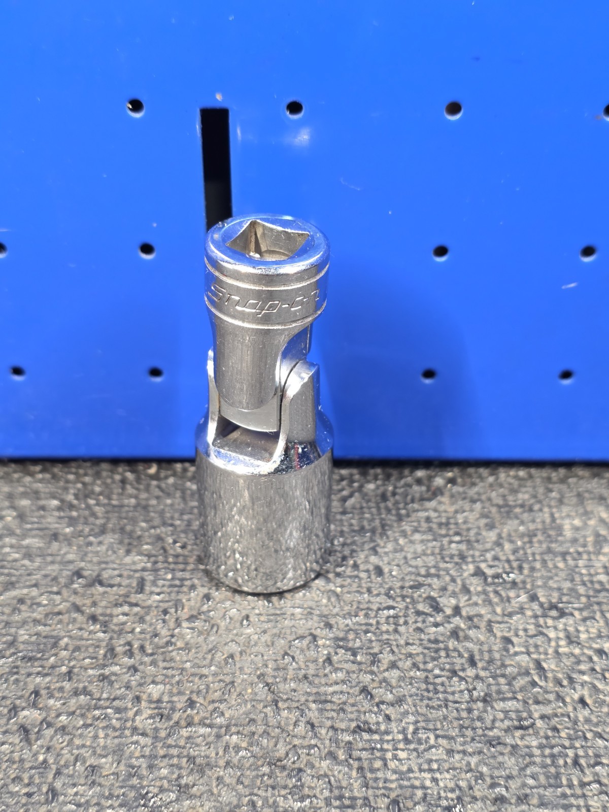 Snap-on Tools FSU22 11/16″ SAE 6-Point Deep Chrome Universal Swivel Socket USA