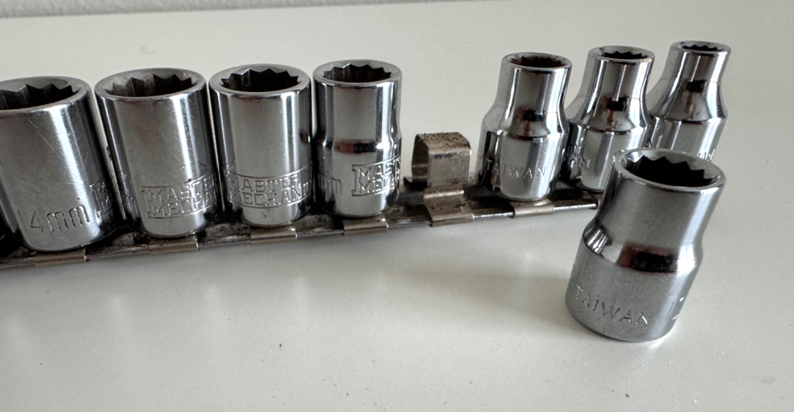 Master Mechanic 13 Piece Metric Socket Set 7-19MM Complete w/Holder 3/8″ 12 PT