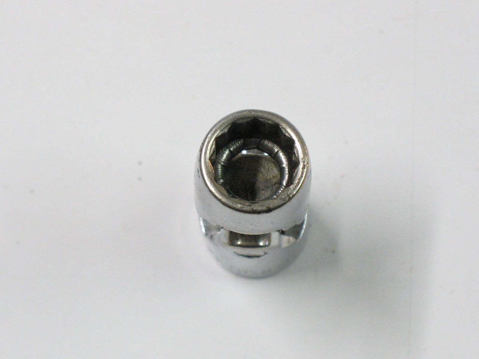 Snap-On Tools 7/16″ 3/8″ Drive 12 Point Shallow Universal Swivel Socket FVU14