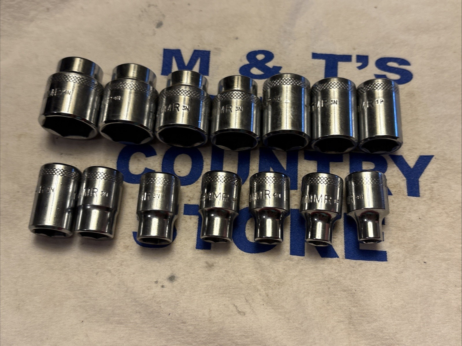 Mac Tools USA 3/8″ Drive 6pt 14pc Metric Chrome Socket Set 6mm-19mm SXM146TR