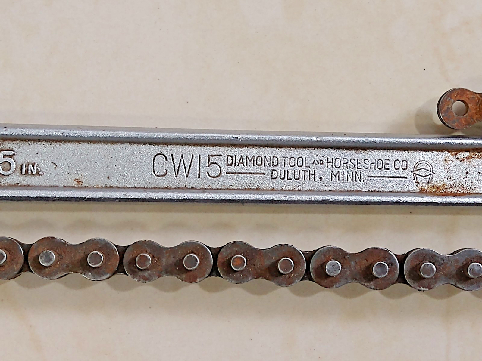 DIAMOND TOOLS CW15, CHAIN WRENCH, 15″L. HANDLE.