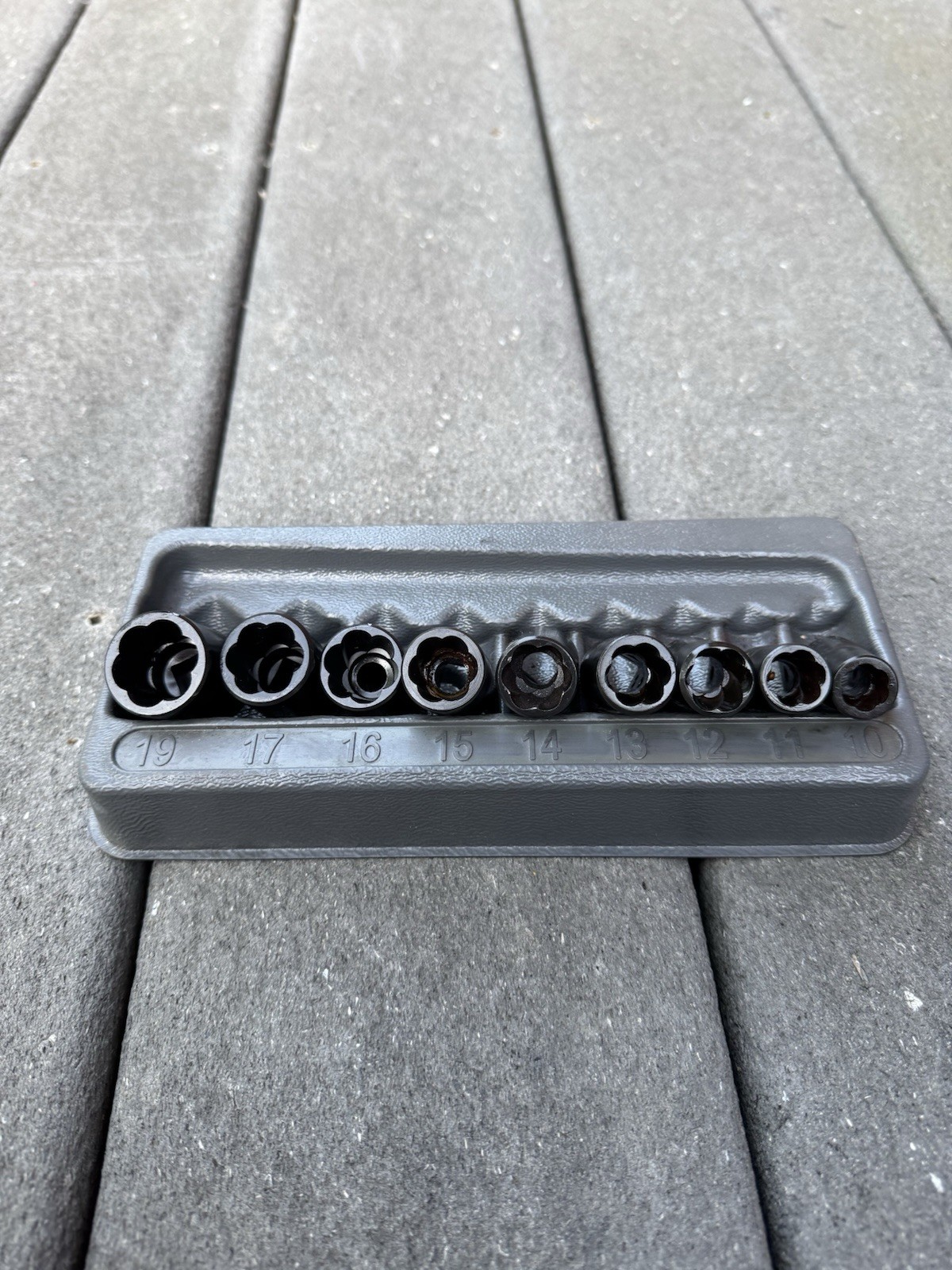 Blue-Point 209TFSMYA 9-Piece 3/8″ Dr Metric/SAE Shallow Twist Impact Socket Set