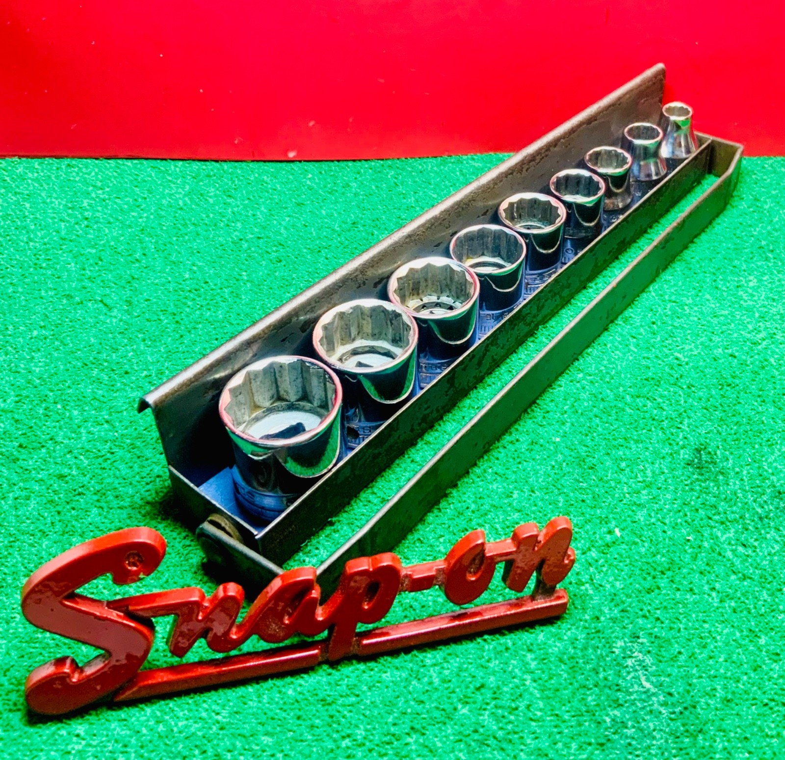 Snap-On Tools Vintage 1940’s Ferret Socket Set with tray. Clean & Pristine!