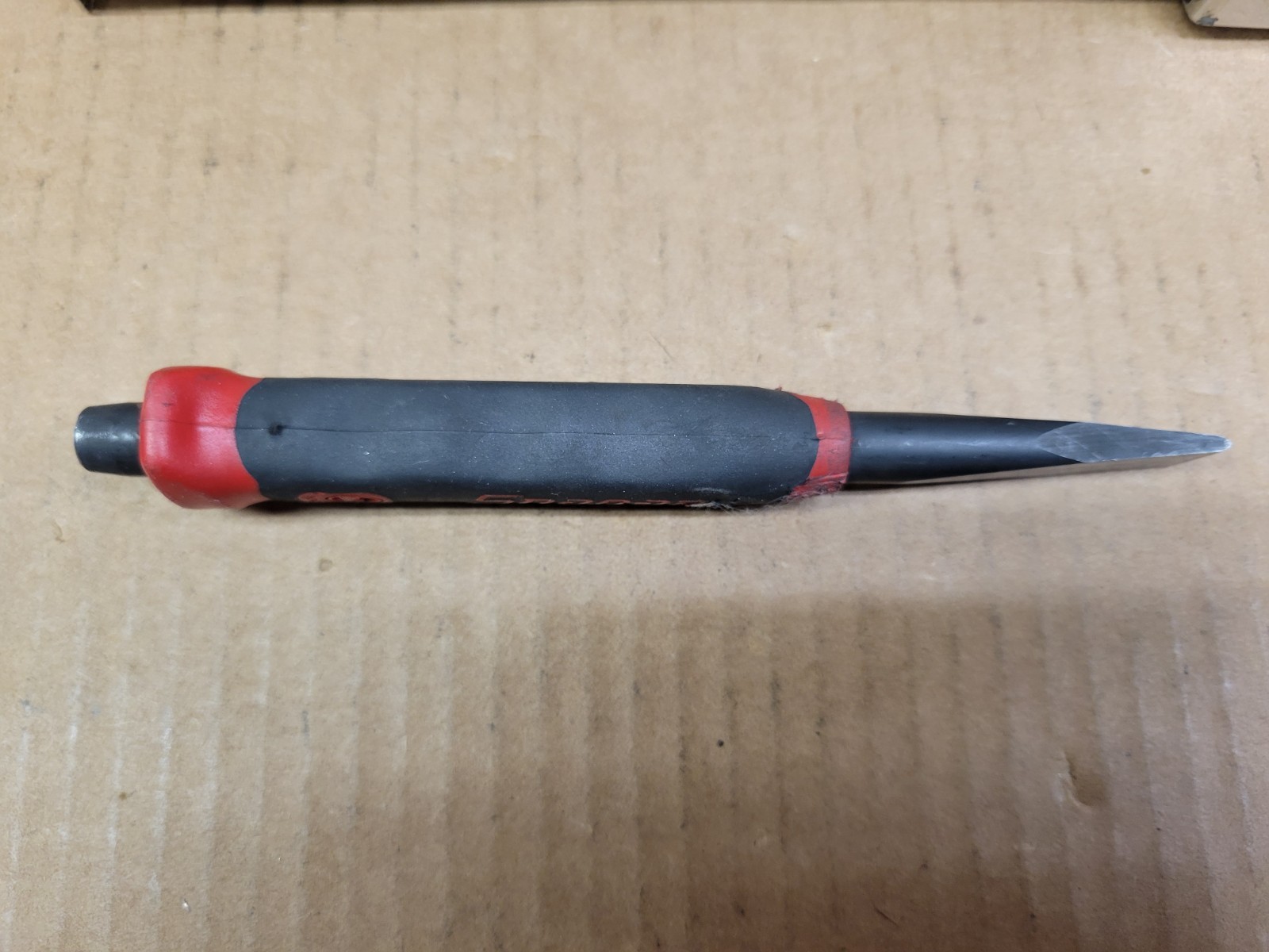 Snap On 1/2″ Flat Chisel With Red / Black Comfort Handle Grip No PCSG816