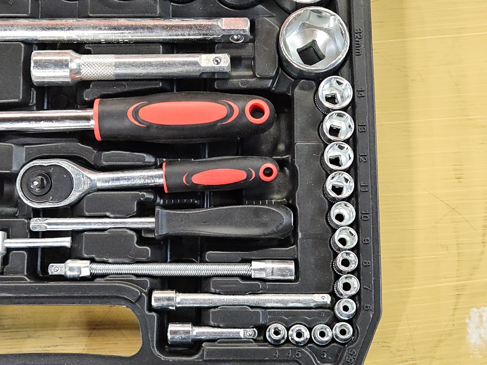 Mechanics tool kit. Socket Set, 1/2″ & 1/4″ Drive, Wrench Set Metric.