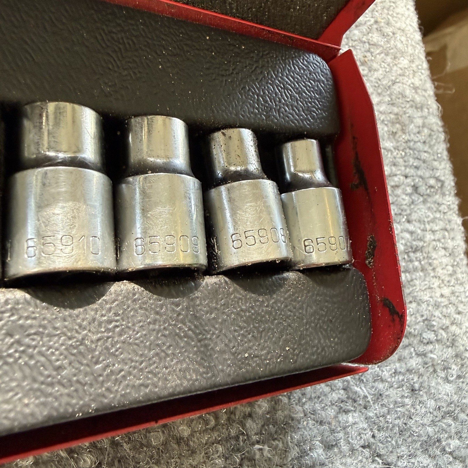 VTG Klein Tools 3/8 Drive Metric Socket Set 13-Piece 6-Point 7mm-19mm Metal Case