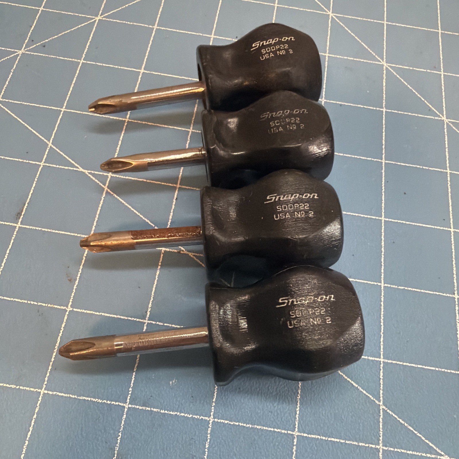 Vintage Snap-on Phillips Stubby Screwdriver SDDP22 Black Handle you get 1 of 4