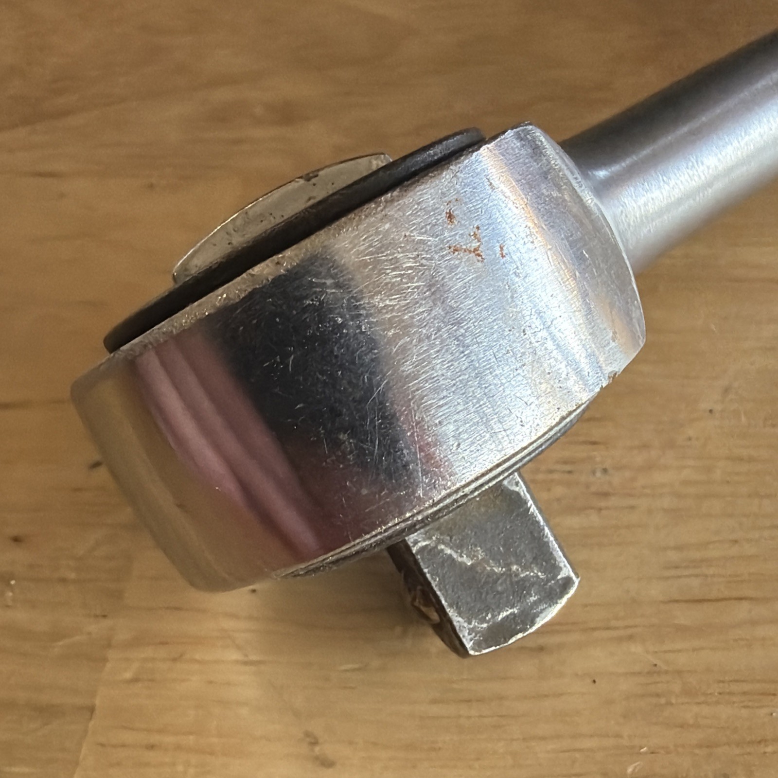 Action Tools 7-3/8″ Long Ratchet 3/8″ Drive Knurled Handl Round Head 77JA Vtg US