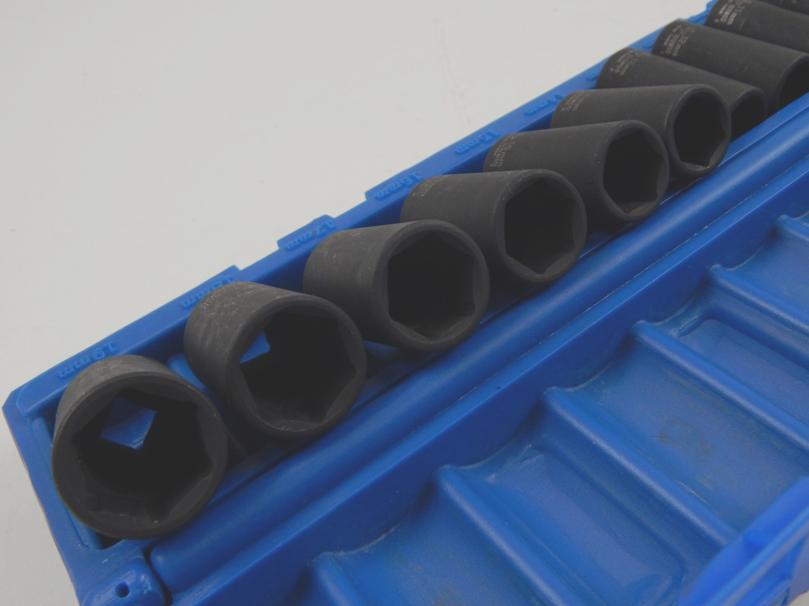 Grey Pneumatic 1213MSD 3/8″ Drive Semi-Deep Impact Socket Set 13 Pieces 7-19mm