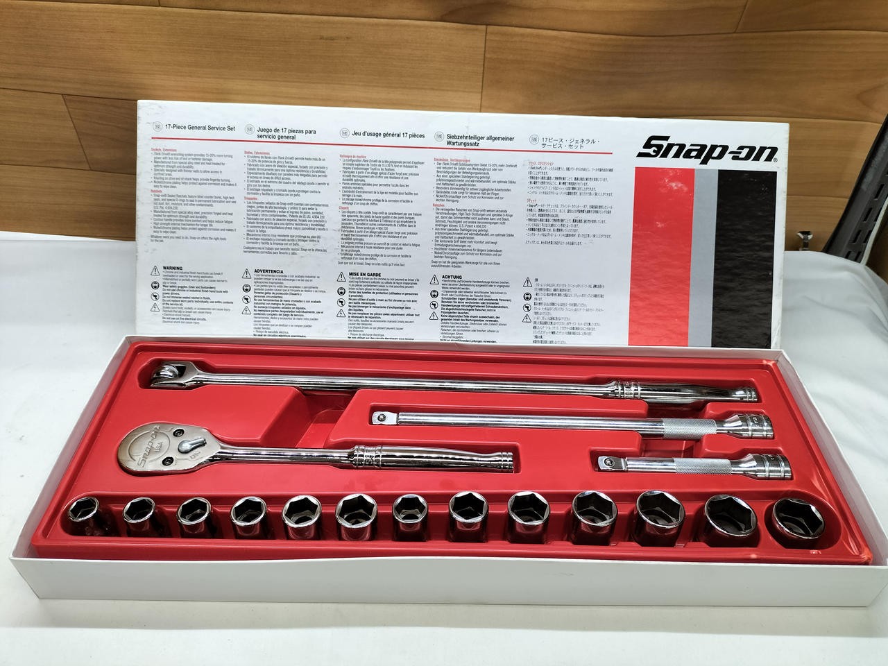 Snap-On 1/2-inch Socket Wrench Set 317AMMPC 17-Piece General-Purpose Service Set