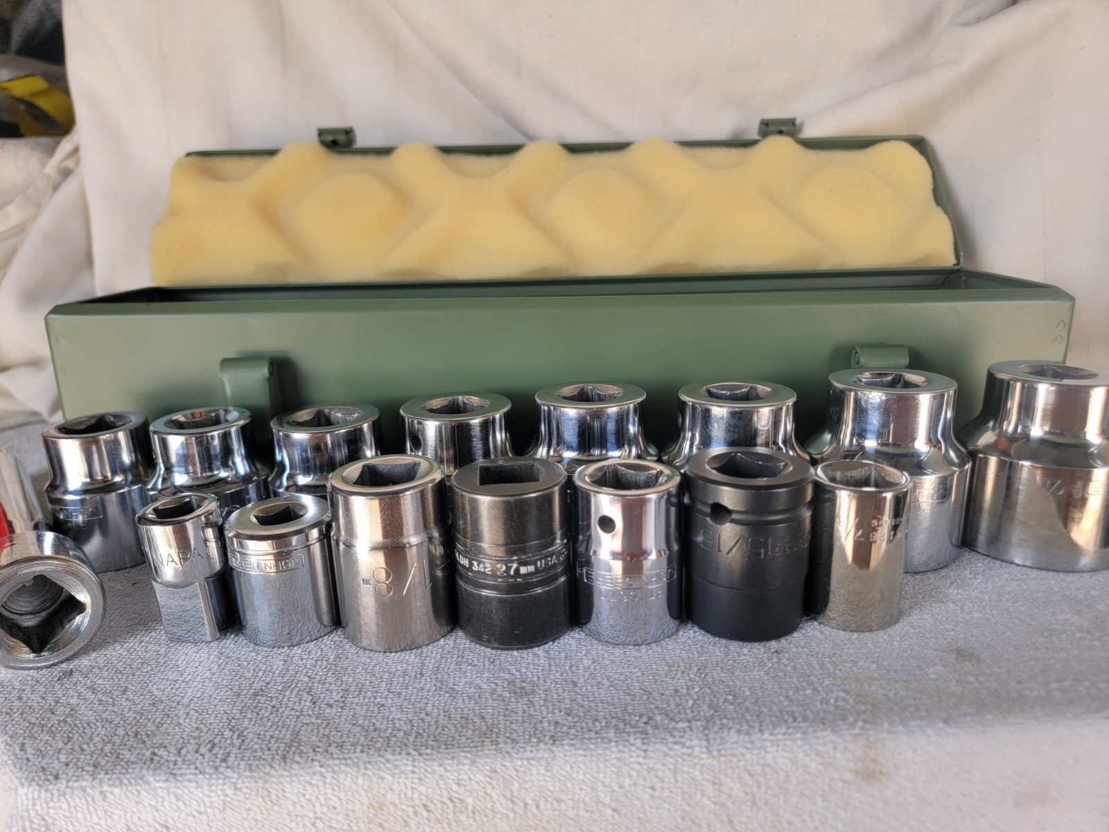 16pc JOHN DEERE Mix Socket Set 3/4″ drive SAE 7/8 to 1-7/8″ Extension Metal Box